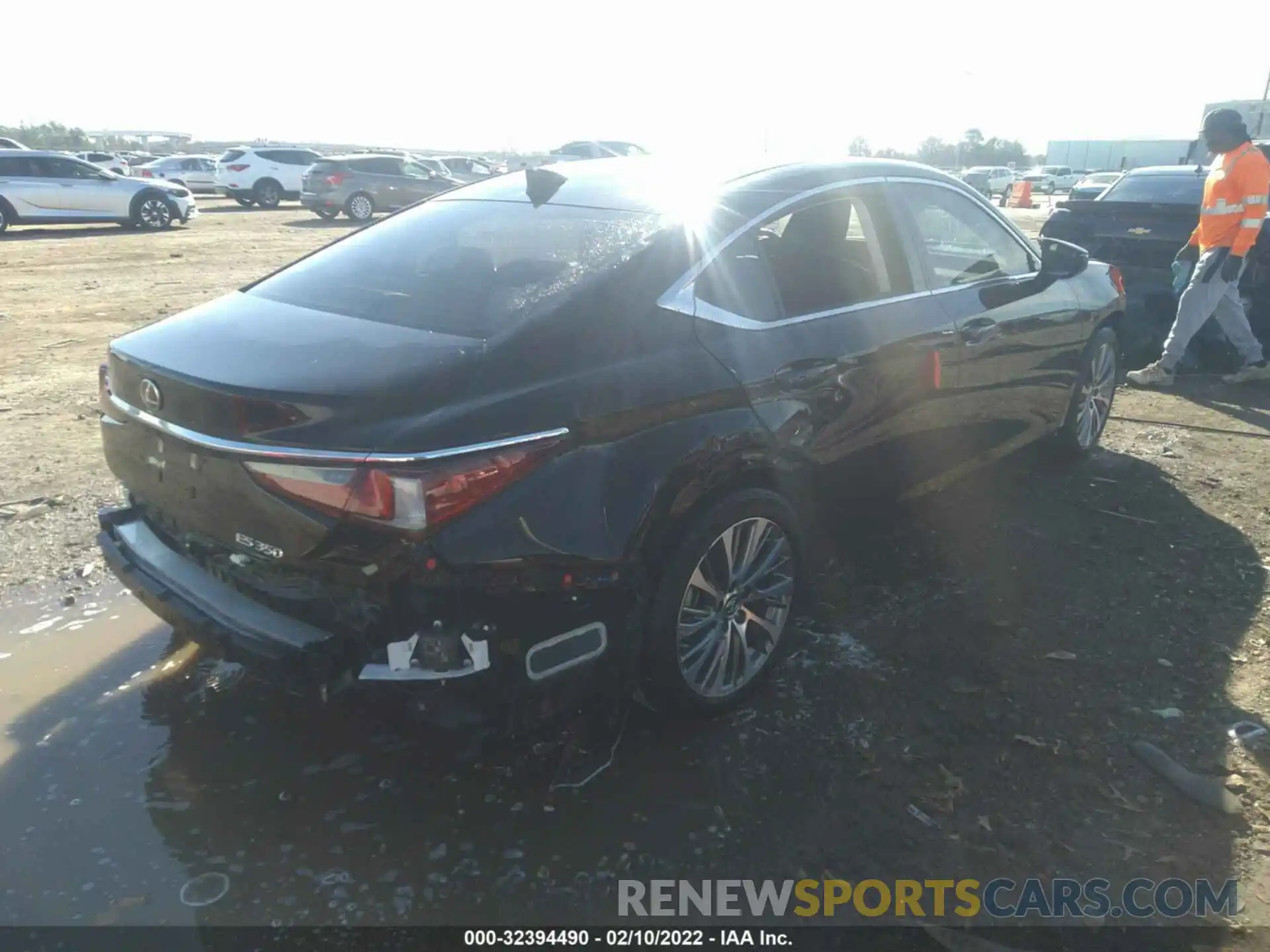 4 Photograph of a damaged car 58ADZ1B16LU073474 LEXUS ES 2020