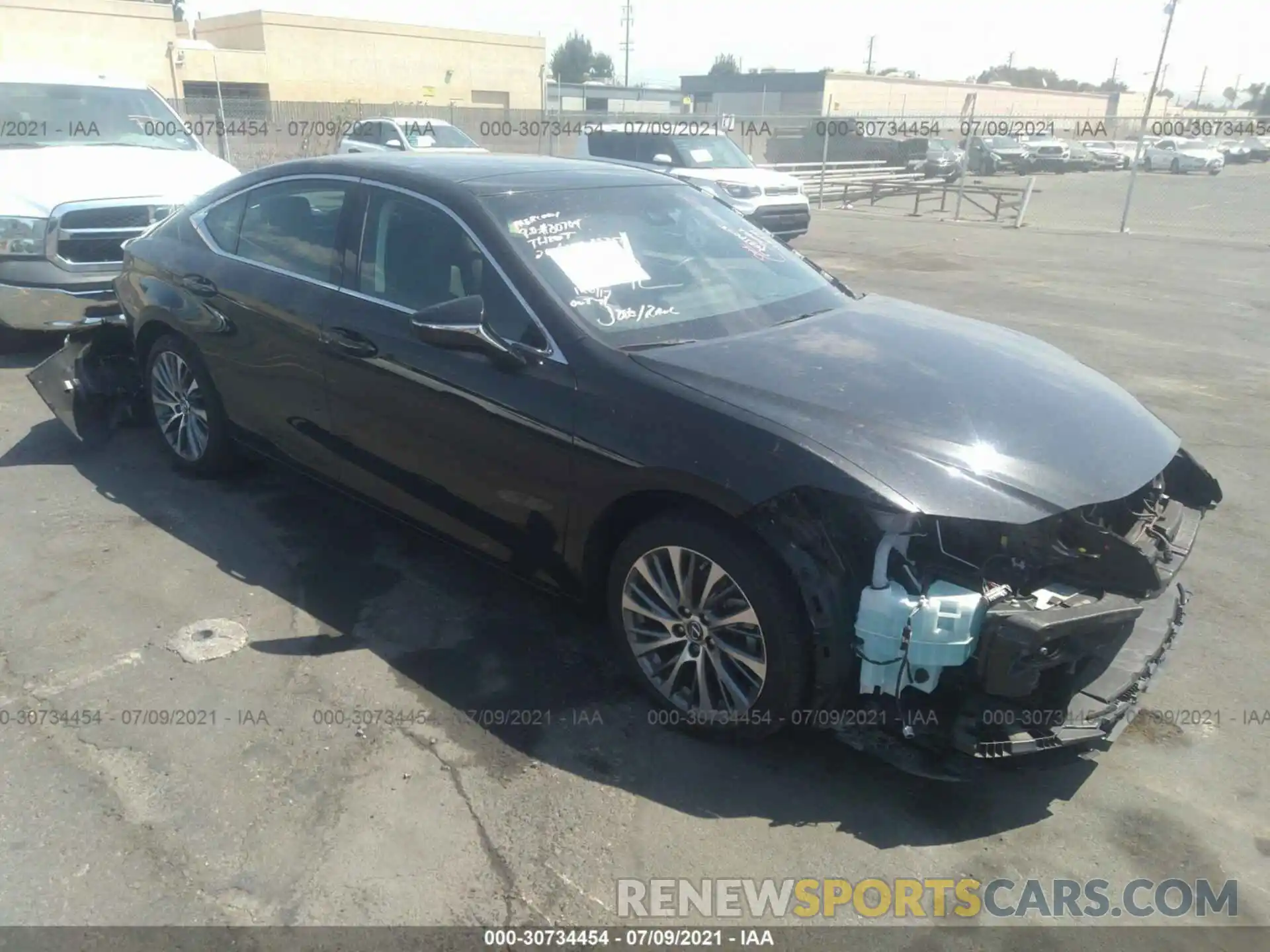 1 Photograph of a damaged car 58ADZ1B17LU060331 LEXUS ES 2020