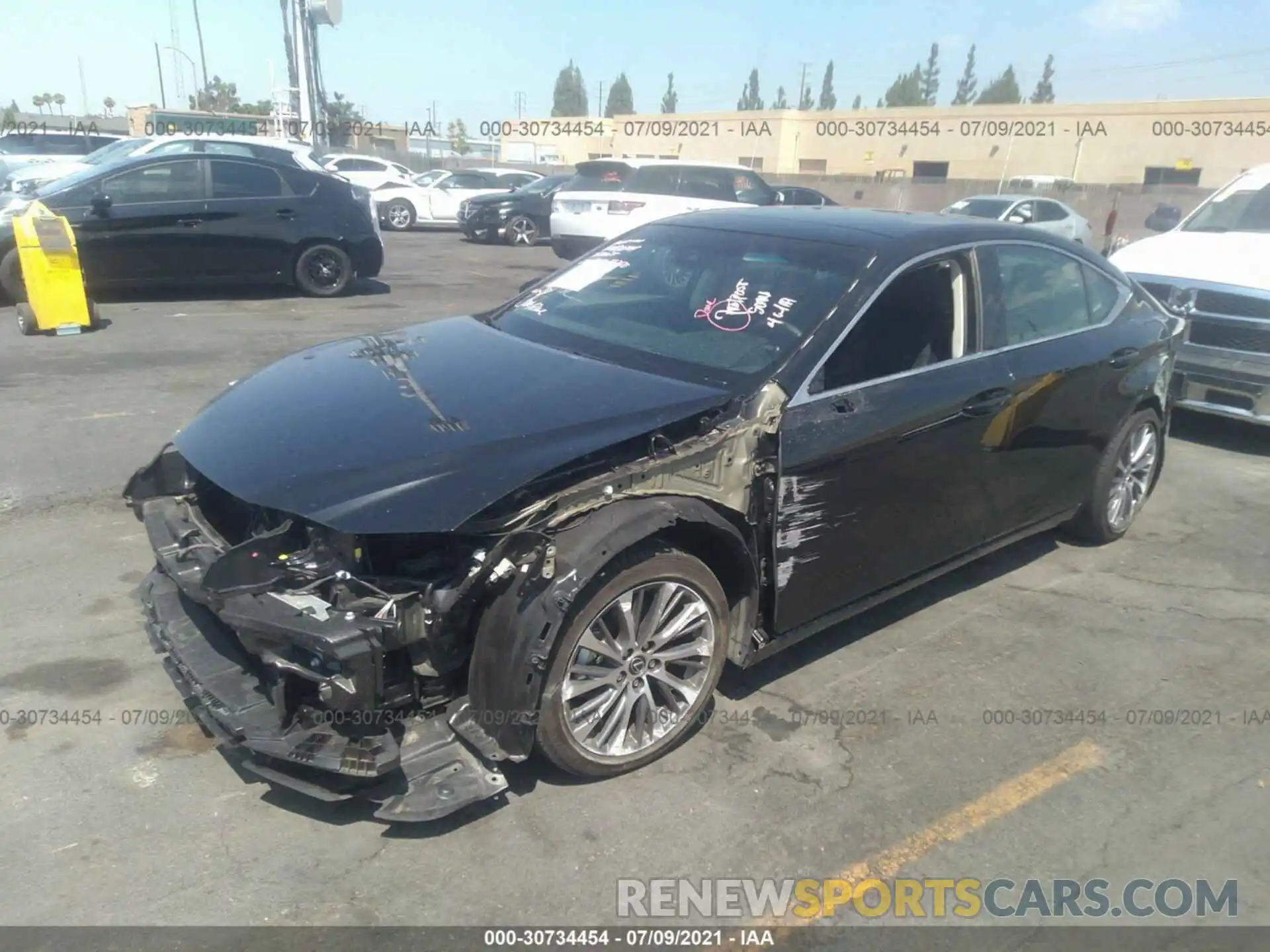 2 Photograph of a damaged car 58ADZ1B17LU060331 LEXUS ES 2020