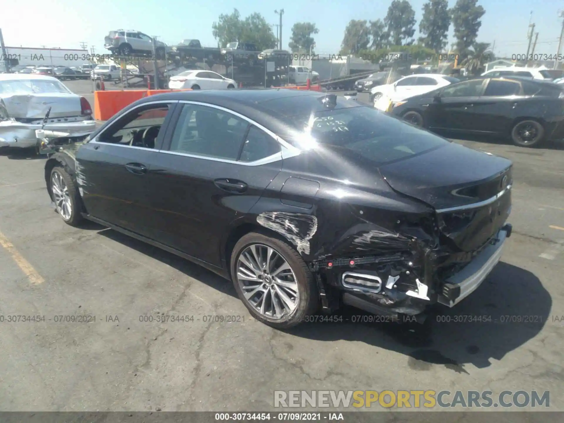 3 Photograph of a damaged car 58ADZ1B17LU060331 LEXUS ES 2020