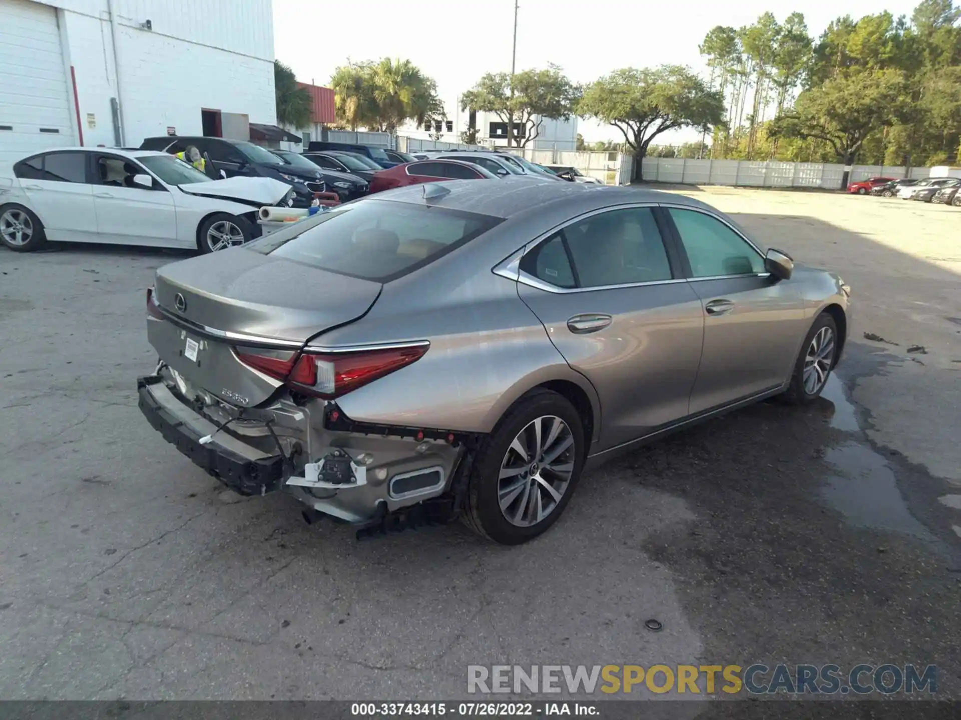 4 Photograph of a damaged car 58ADZ1B17LU077680 LEXUS ES 2020