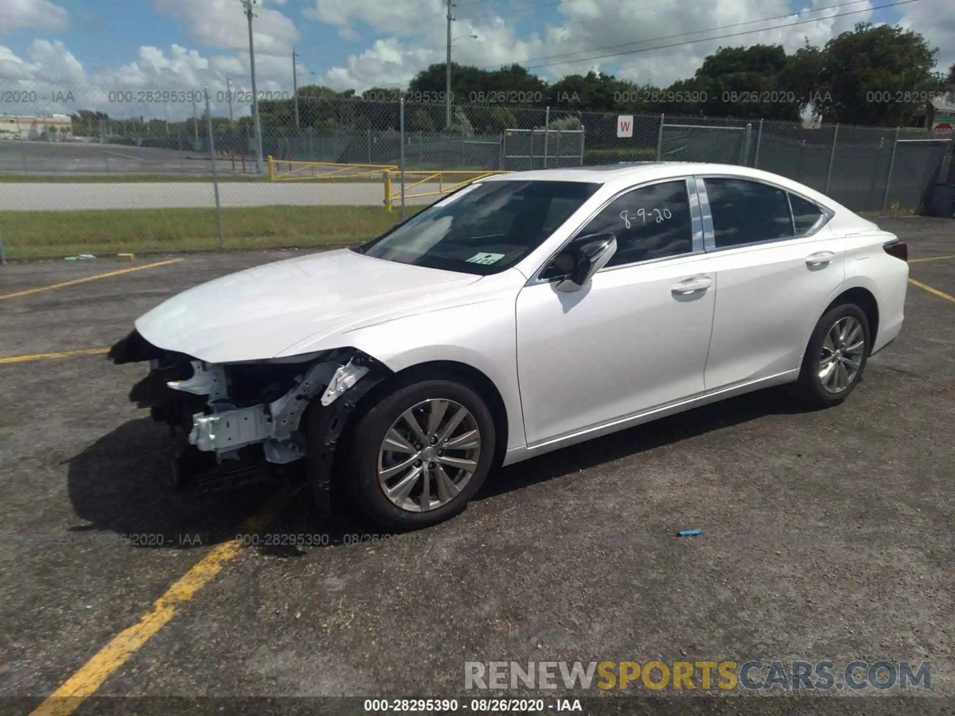 2 Photograph of a damaged car 58ADZ1B18LU057101 LEXUS ES 2020