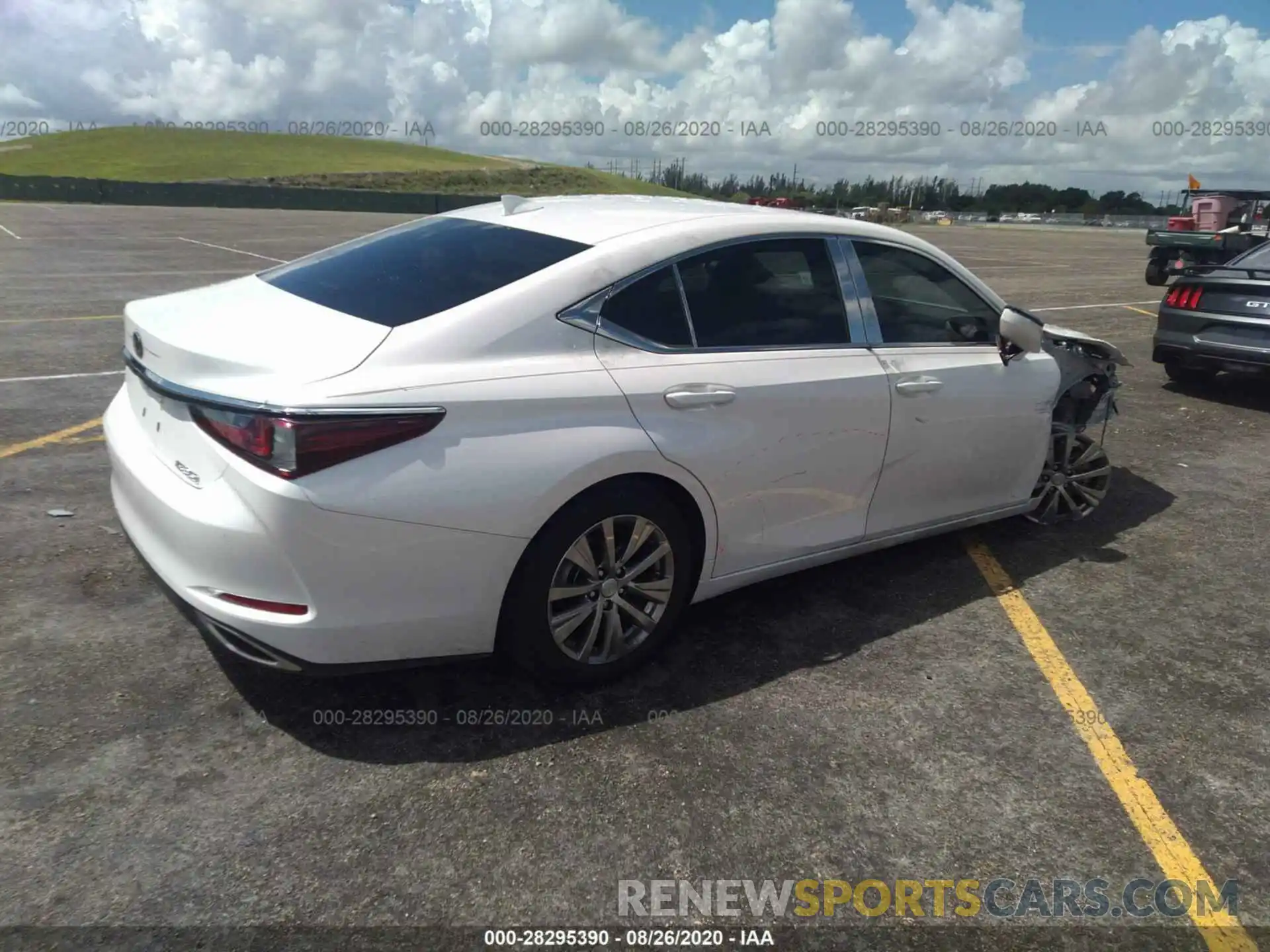 4 Photograph of a damaged car 58ADZ1B18LU057101 LEXUS ES 2020