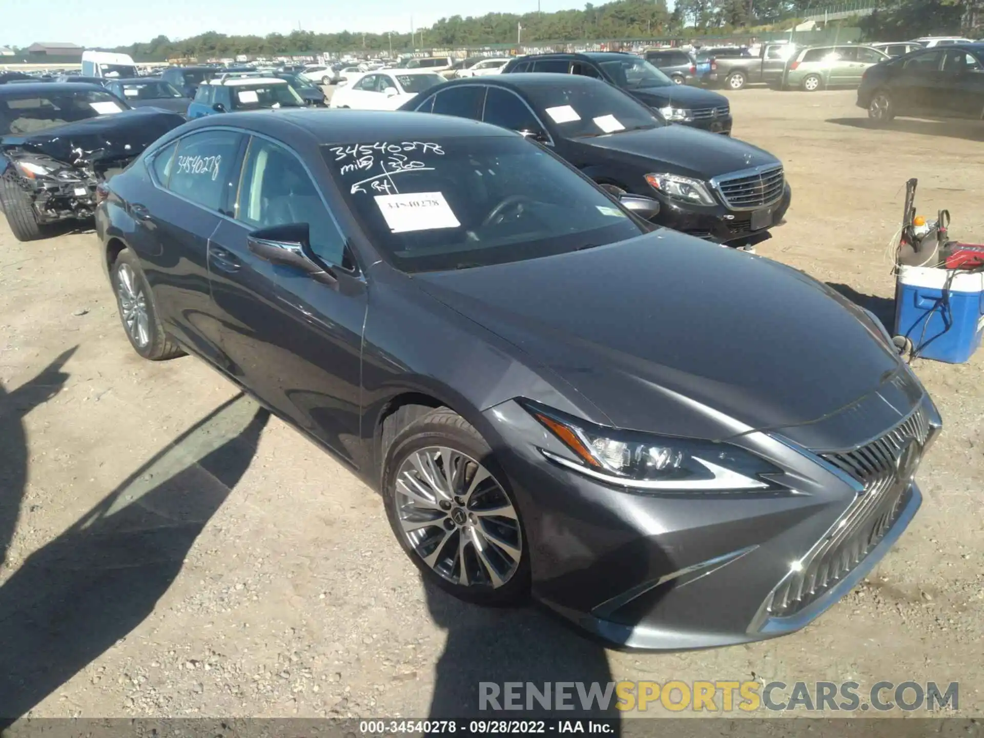 1 Photograph of a damaged car 58ADZ1B18LU057647 LEXUS ES 2020