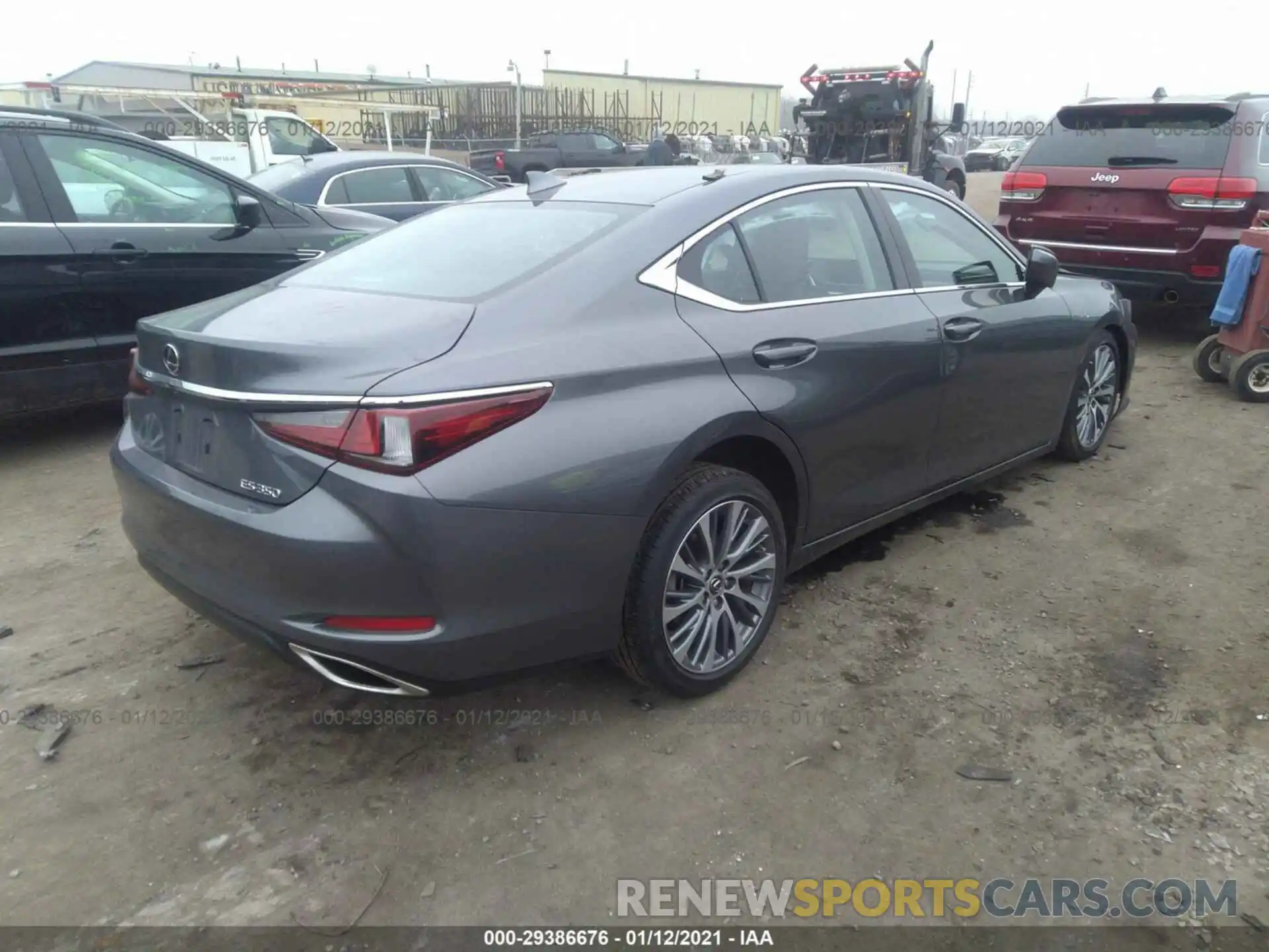 4 Photograph of a damaged car 58ADZ1B18LU068017 LEXUS ES 2020