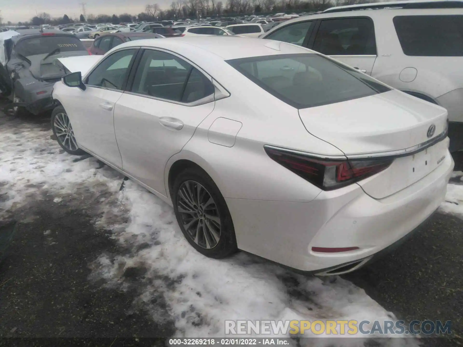 3 Photograph of a damaged car 58ADZ1B18LU074416 LEXUS ES 2020