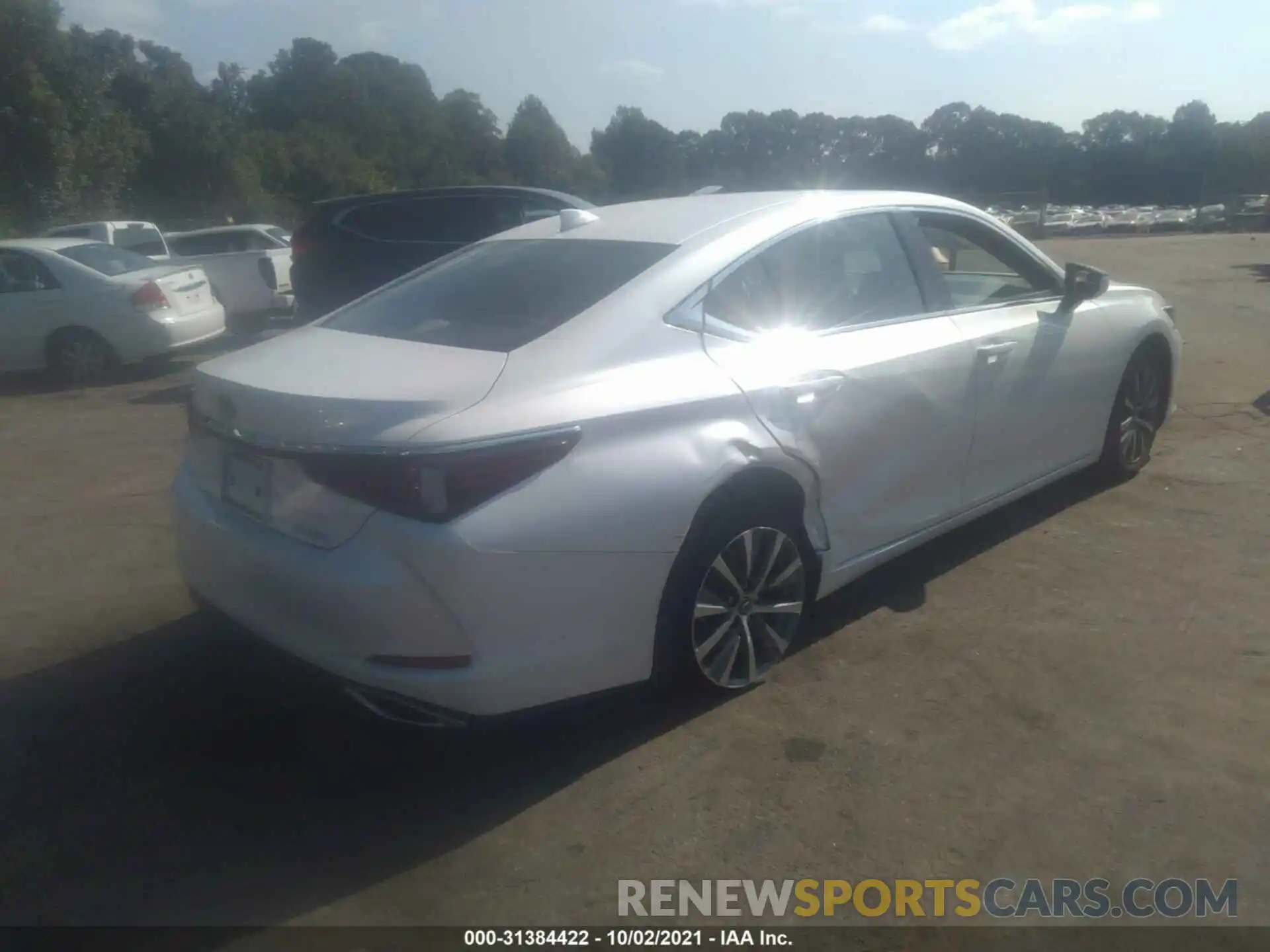 4 Photograph of a damaged car 58ADZ1B19LU055485 LEXUS ES 2020