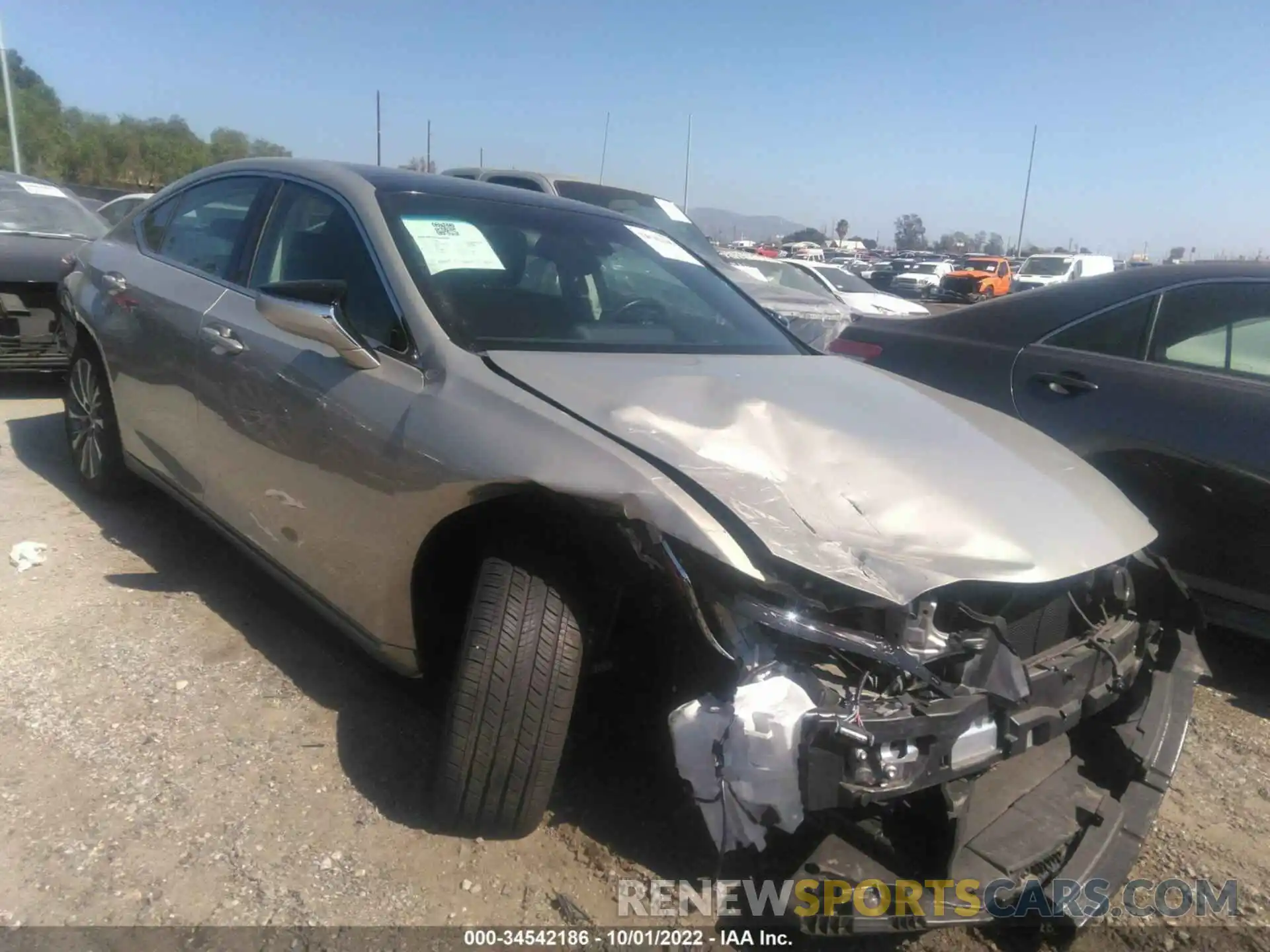 1 Photograph of a damaged car 58ADZ1B19LU064901 LEXUS ES 2020