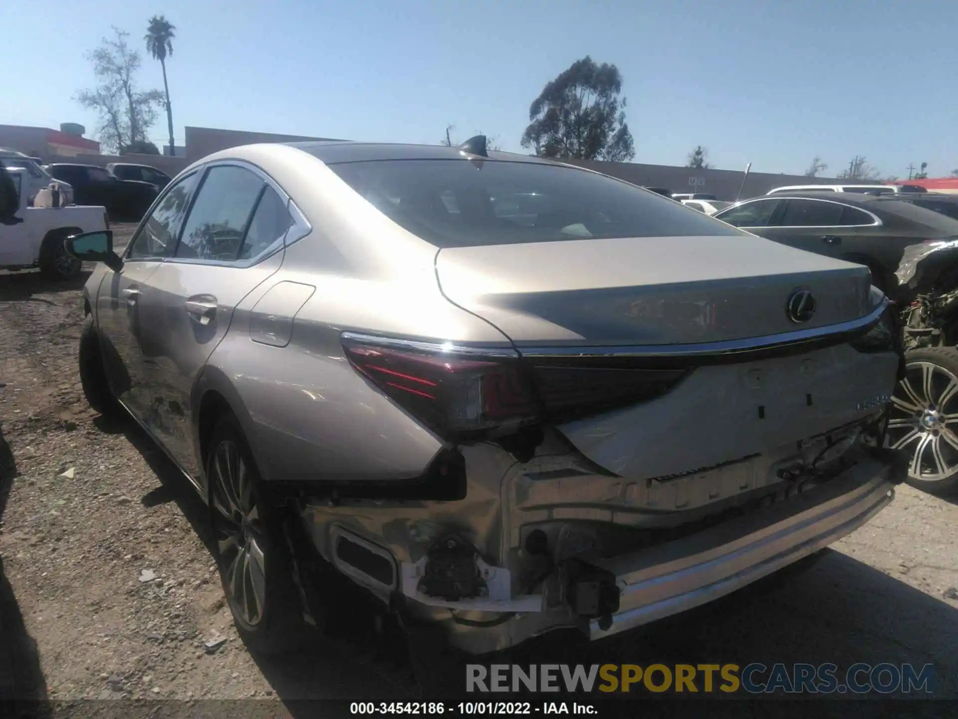 3 Photograph of a damaged car 58ADZ1B19LU064901 LEXUS ES 2020