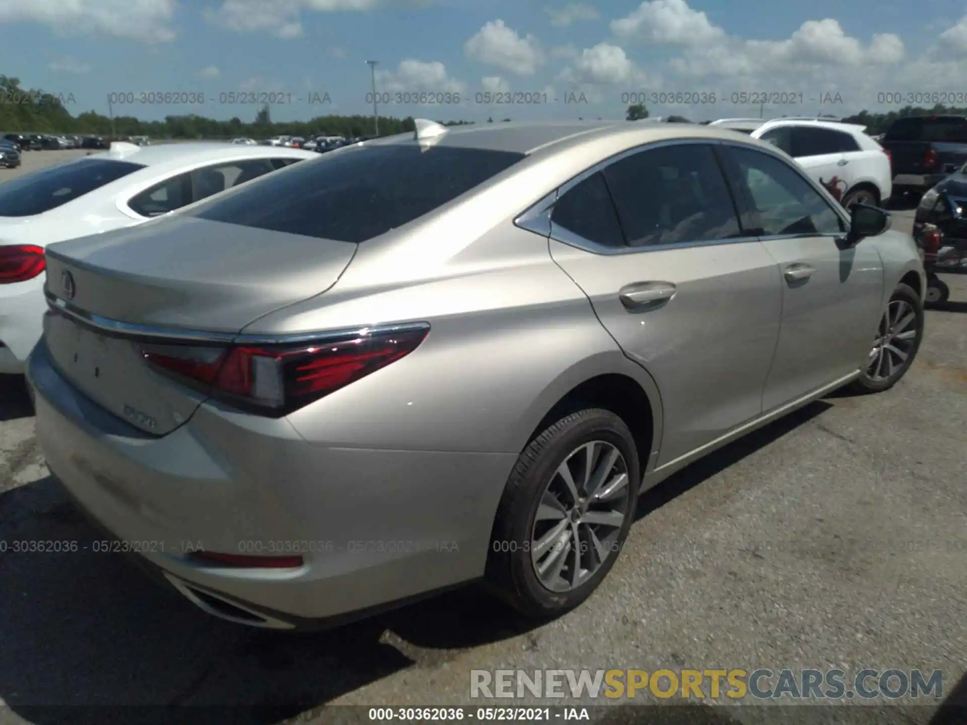 4 Photograph of a damaged car 58ADZ1B19LU075607 LEXUS ES 2020