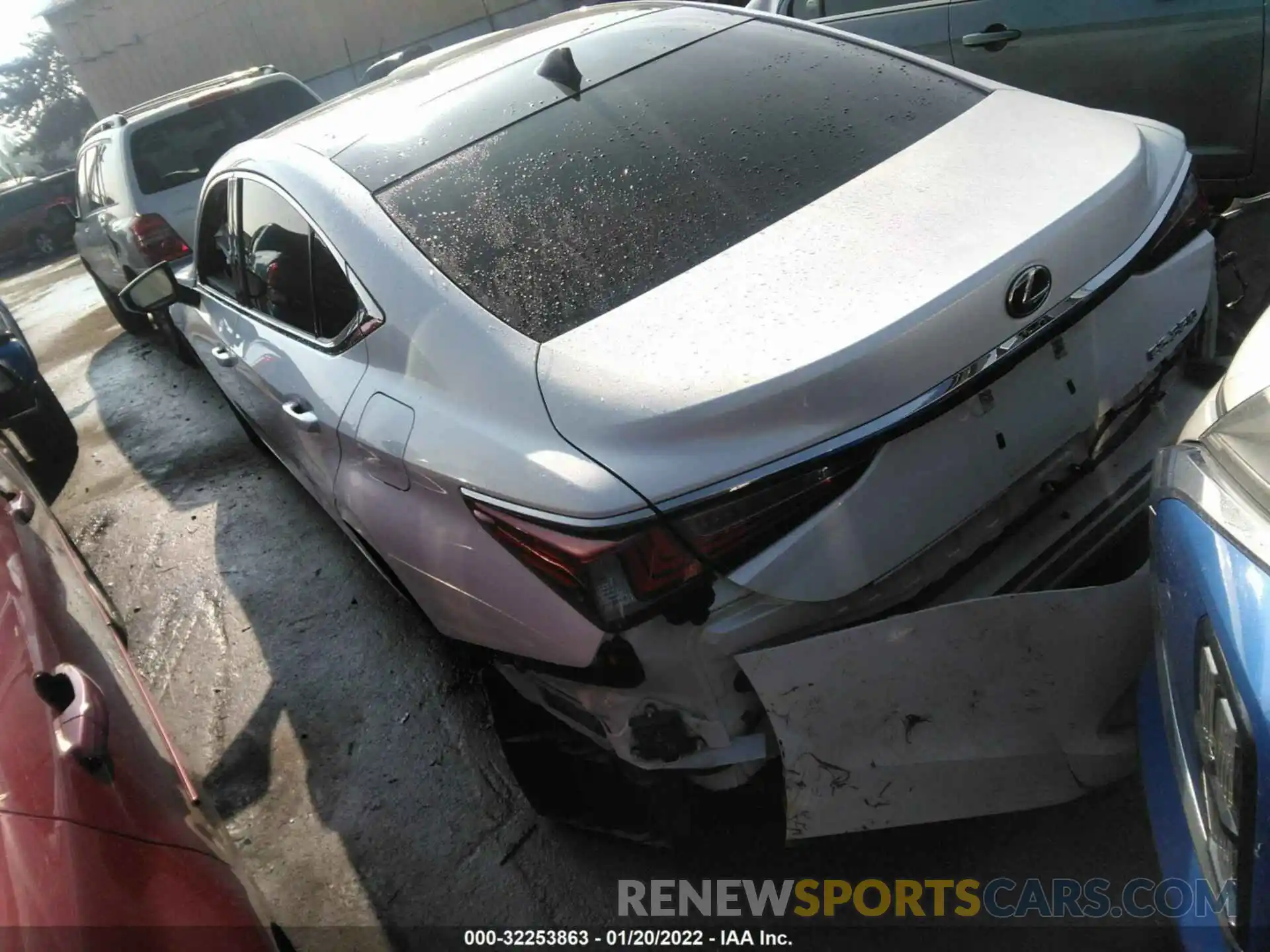 3 Photograph of a damaged car 58ADZ1B19LU075641 LEXUS ES 2020