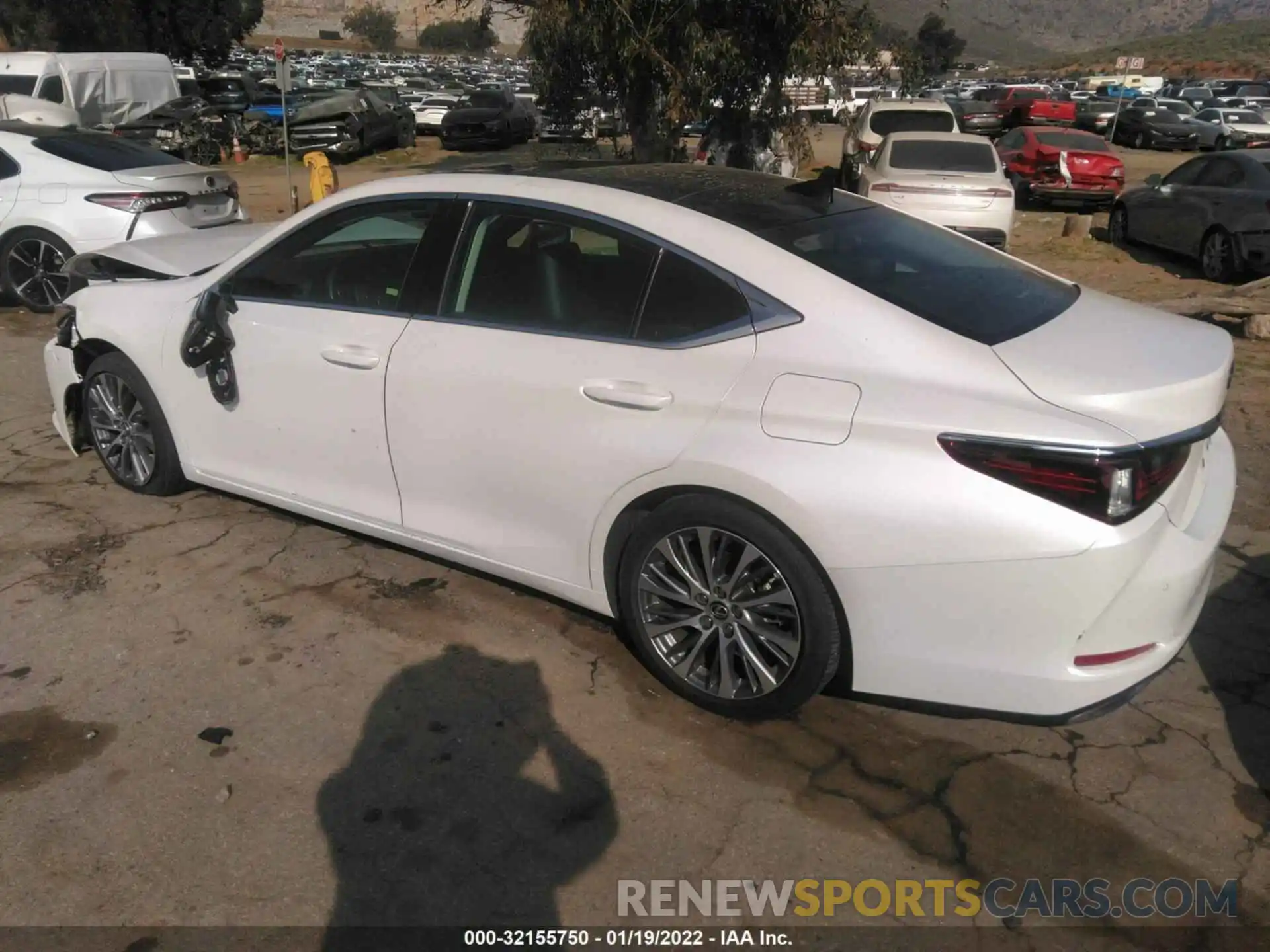 3 Photograph of a damaged car 58ADZ1B19LU079009 LEXUS ES 2020