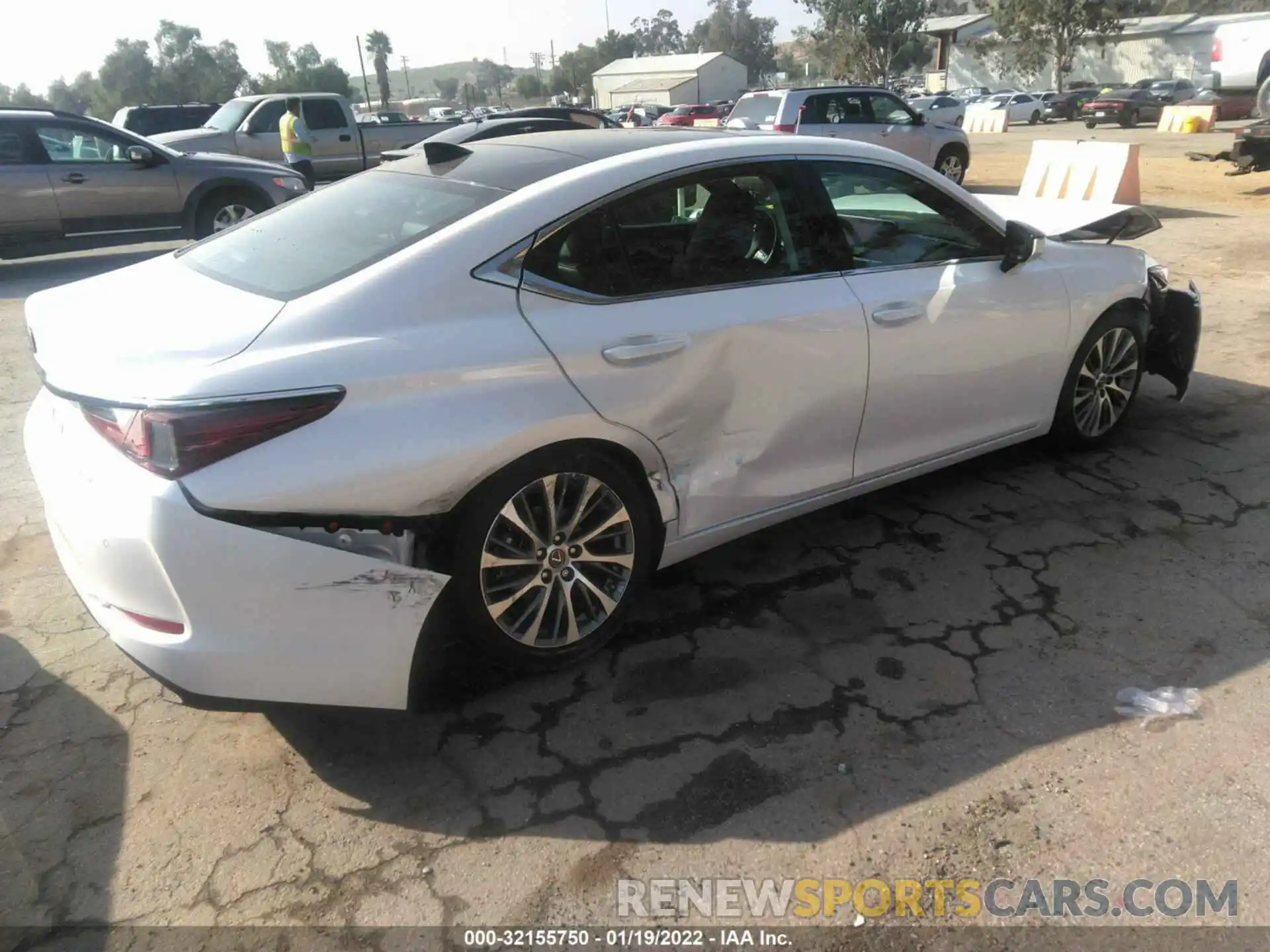 4 Photograph of a damaged car 58ADZ1B19LU079009 LEXUS ES 2020