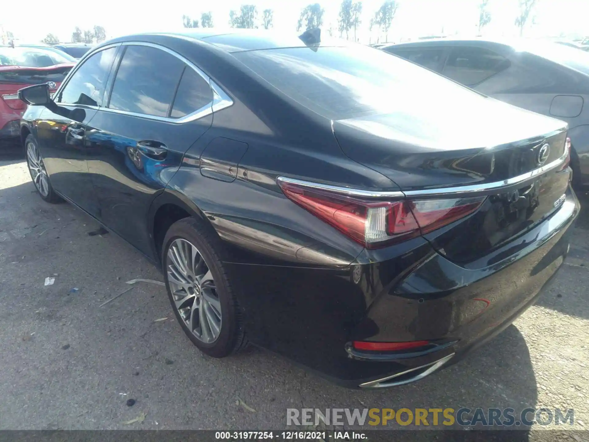 3 Photograph of a damaged car 58ADZ1B19LU081813 LEXUS ES 2020