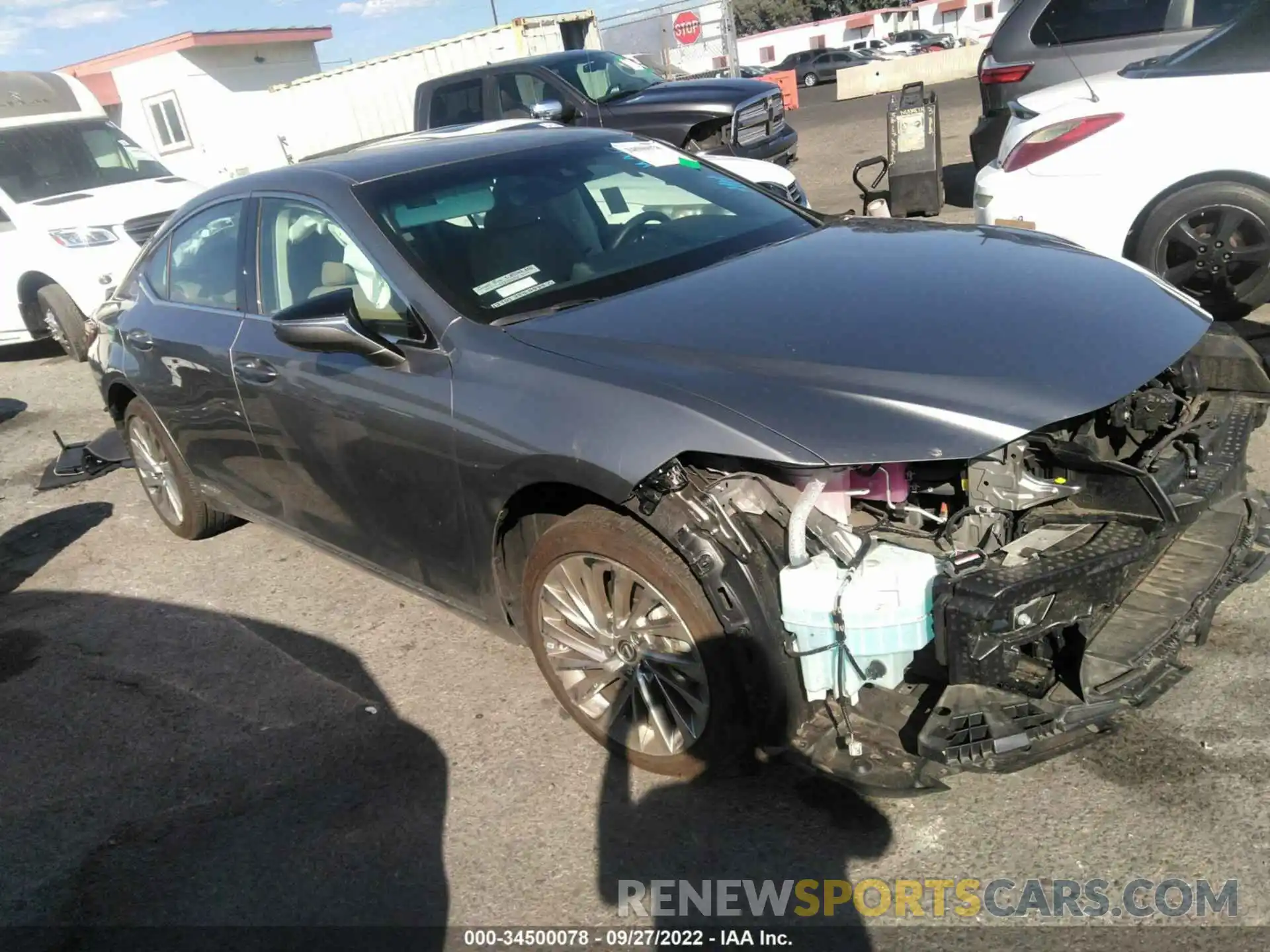 1 Photograph of a damaged car 58AE21B10LU012386 LEXUS ES 2020