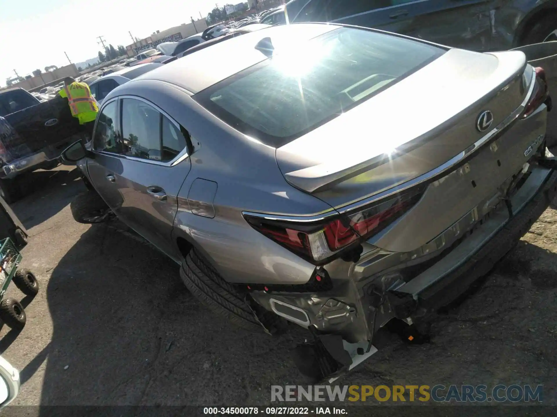 3 Photograph of a damaged car 58AE21B10LU012386 LEXUS ES 2020