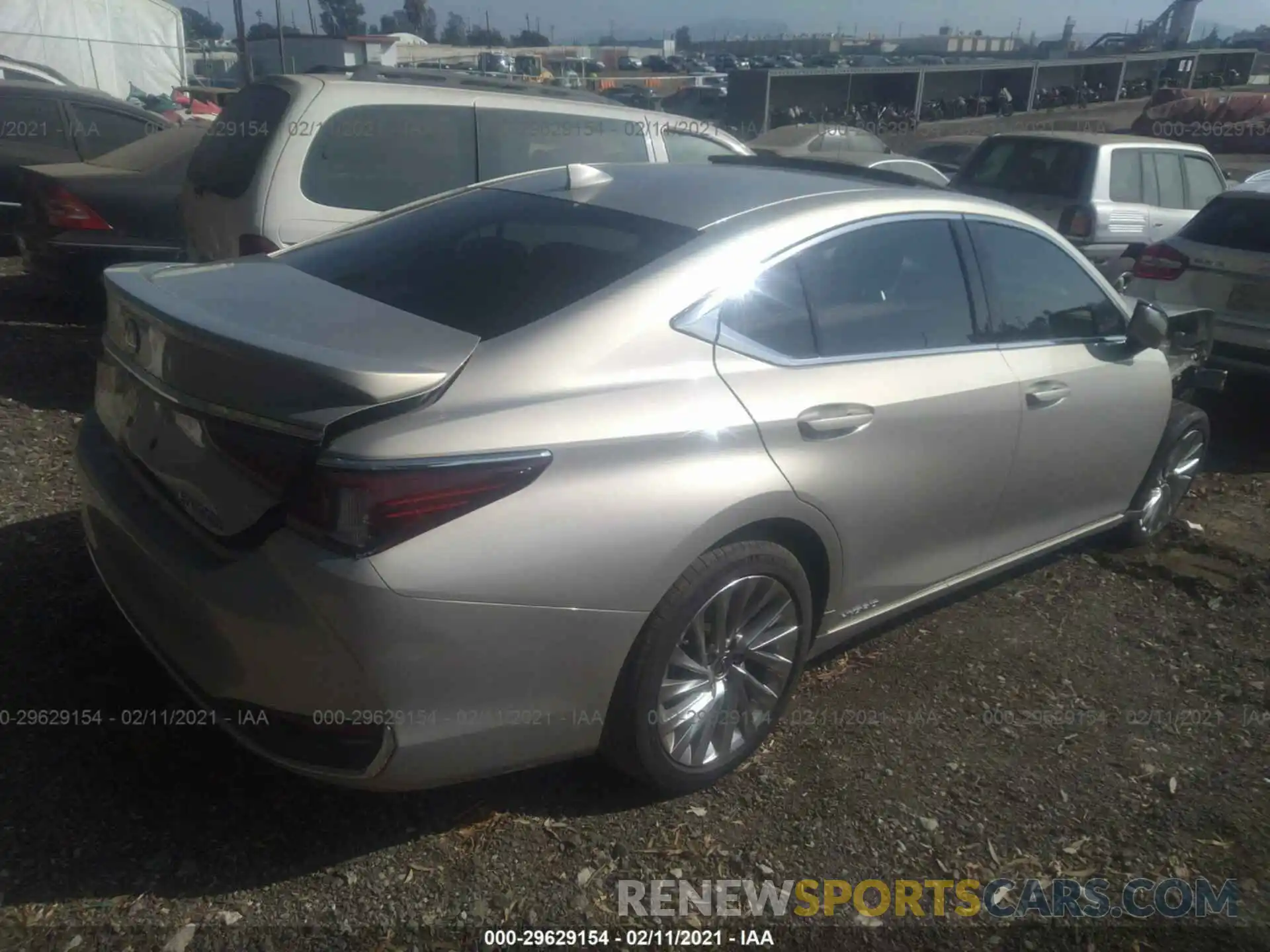 4 Photograph of a damaged car 58AE21B11LU006676 LEXUS ES 2020