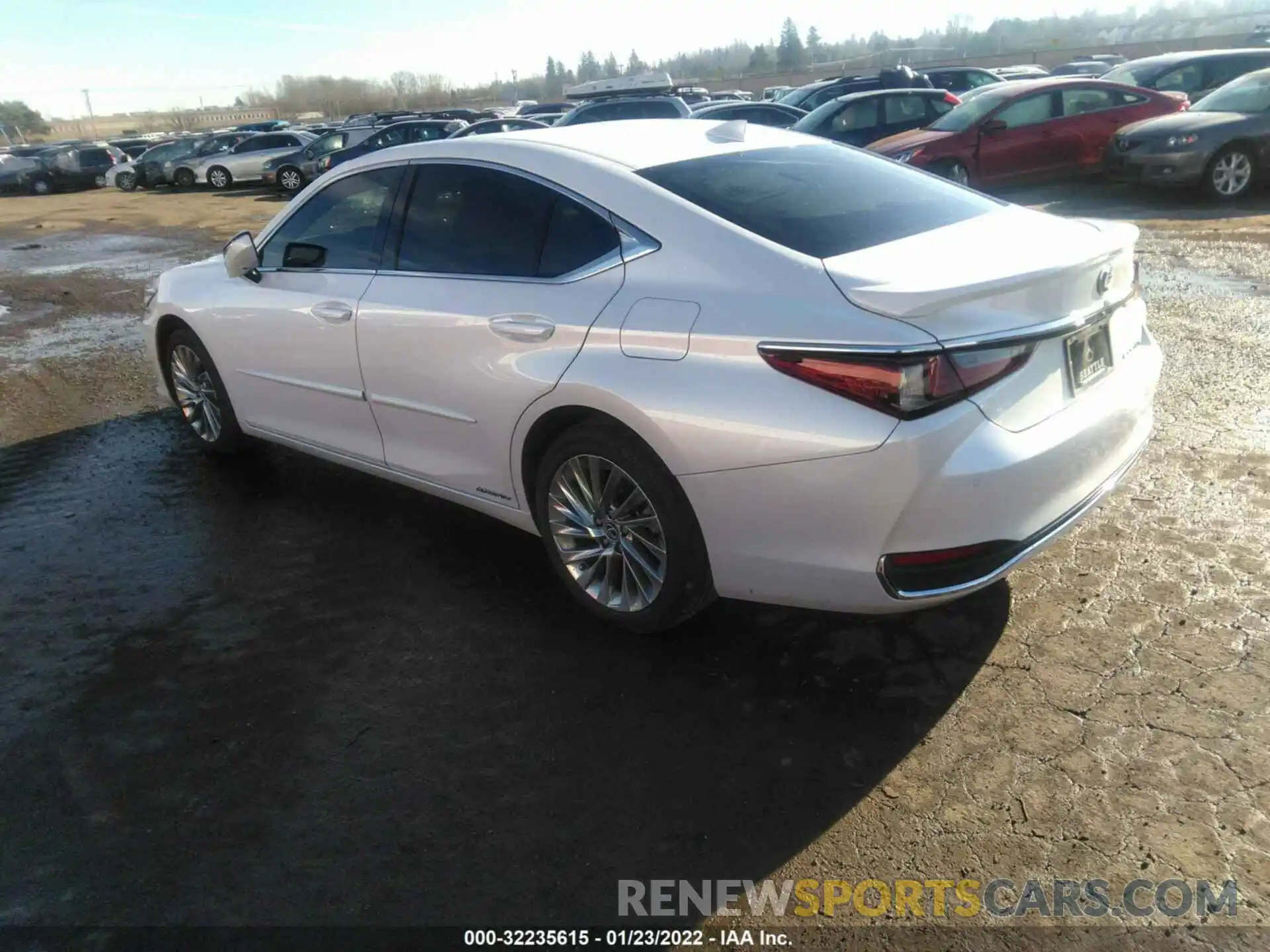 3 Photograph of a damaged car 58AE21B14LU008535 LEXUS ES 2020