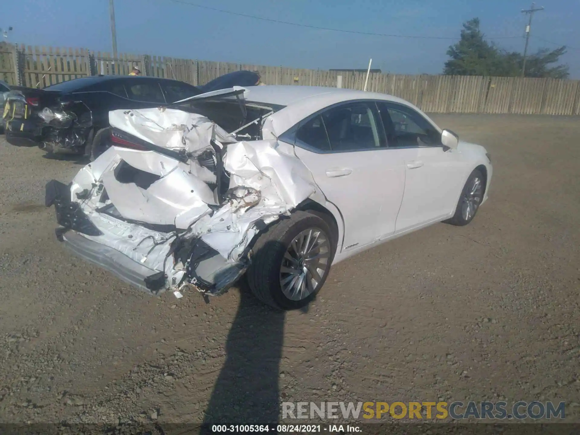 4 Photograph of a damaged car 58AE21B15LU005448 LEXUS ES 2020