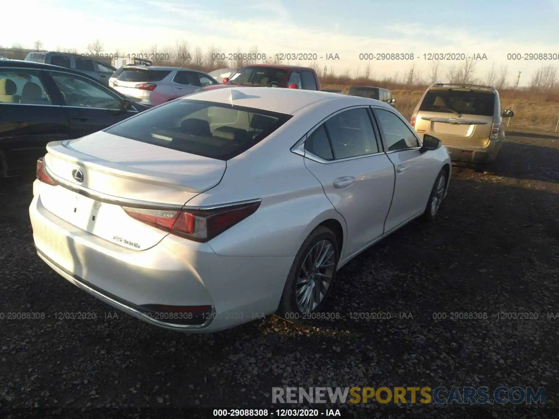 4 Photograph of a damaged car 58AE21B16LU012375 LEXUS ES 2020