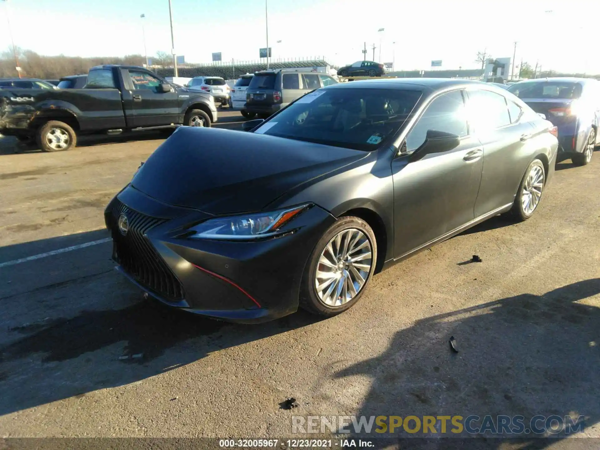 2 Photograph of a damaged car 58AEZ1B10LU070381 LEXUS ES 2020