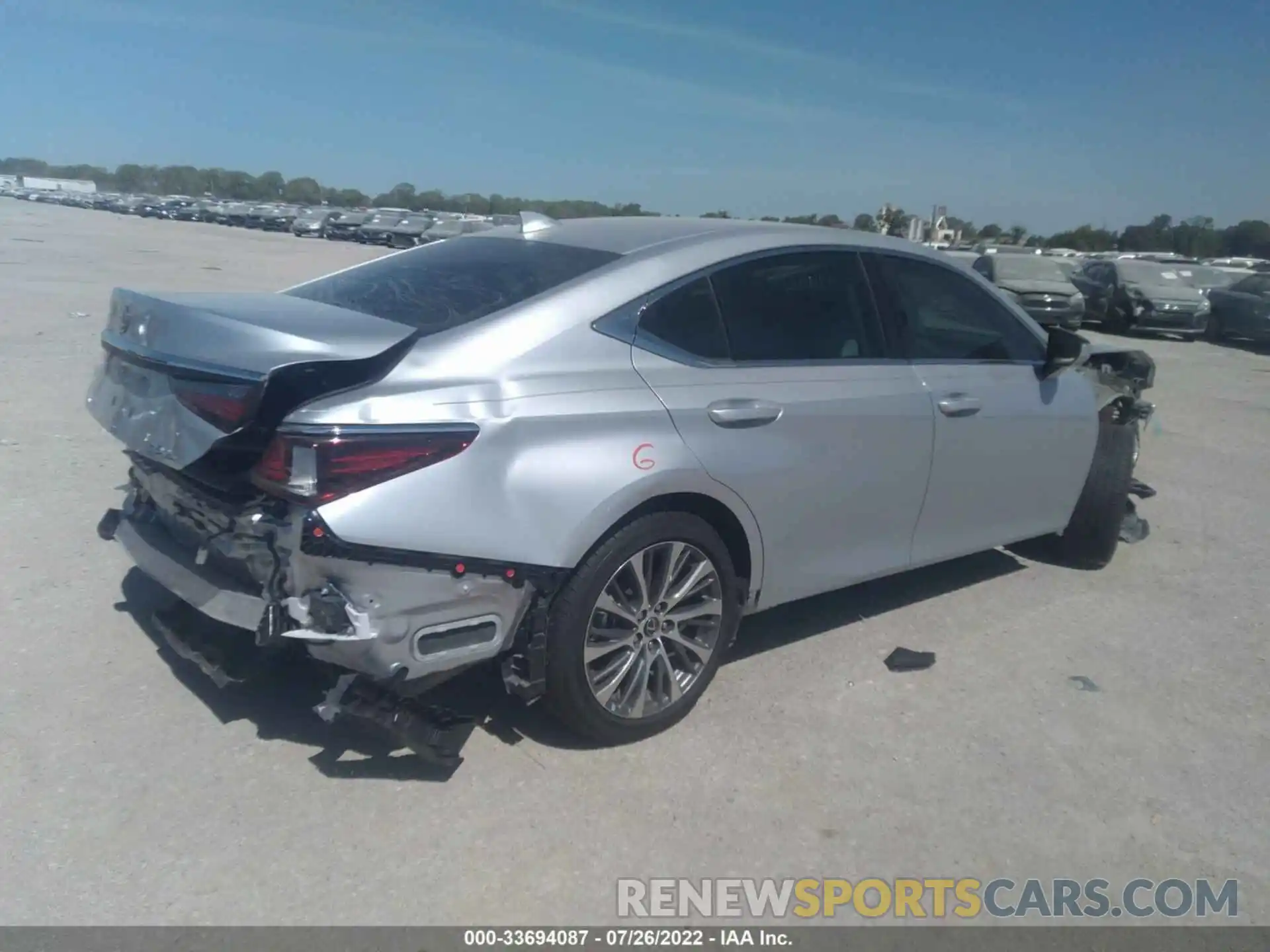 4 Photograph of a damaged car 58AEZ1B13LU078877 LEXUS ES 2020