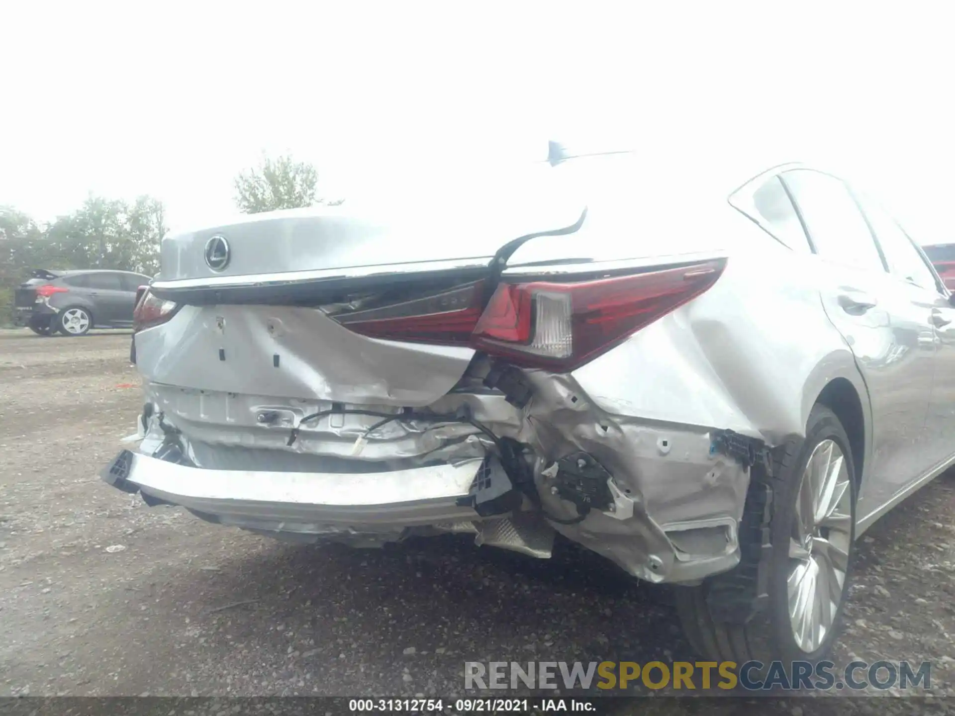 6 Photograph of a damaged car 58AEZ1B14LU065765 LEXUS ES 2020