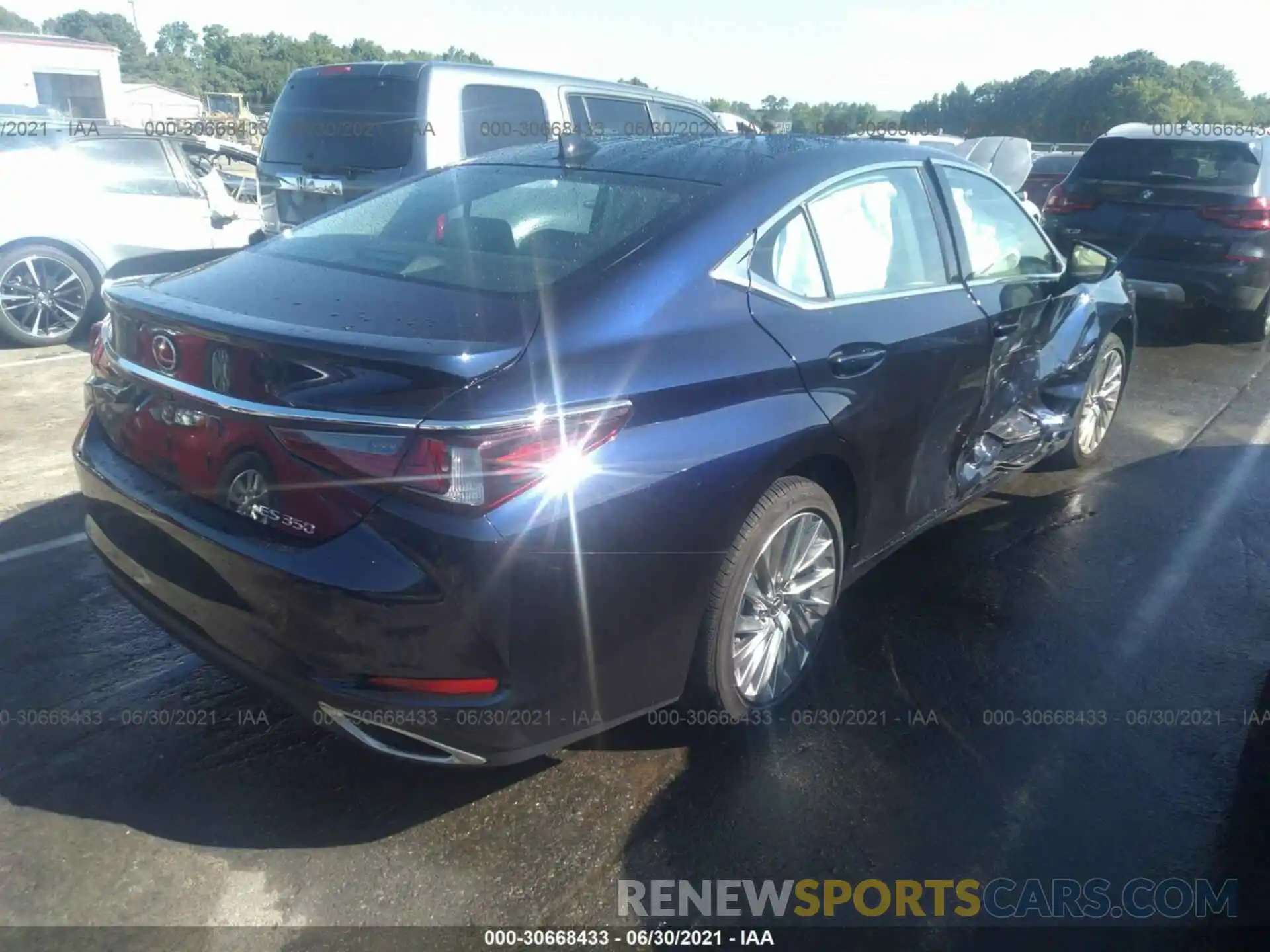 4 Photograph of a damaged car 58AEZ1B17LU067722 LEXUS ES 2020