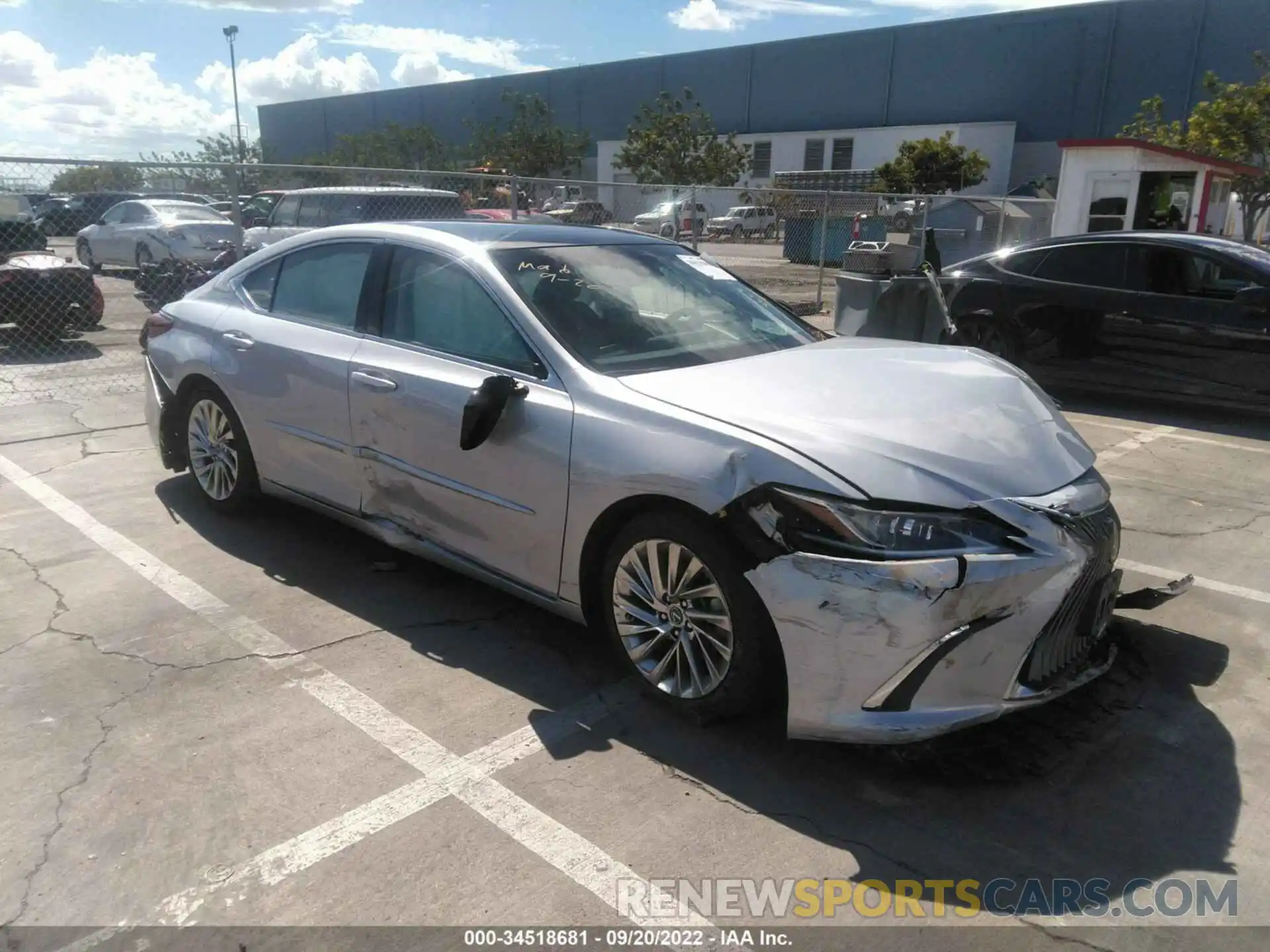 1 Фотография поврежденного автомобиля 58AEZ1B18LU075070 LEXUS ES 2020