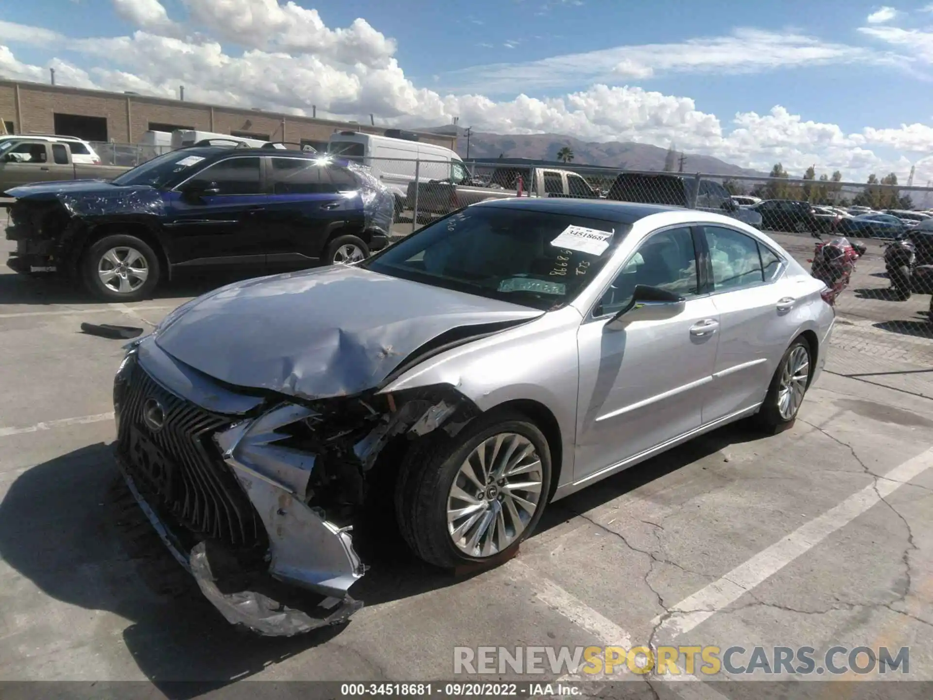 2 Фотография поврежденного автомобиля 58AEZ1B18LU075070 LEXUS ES 2020