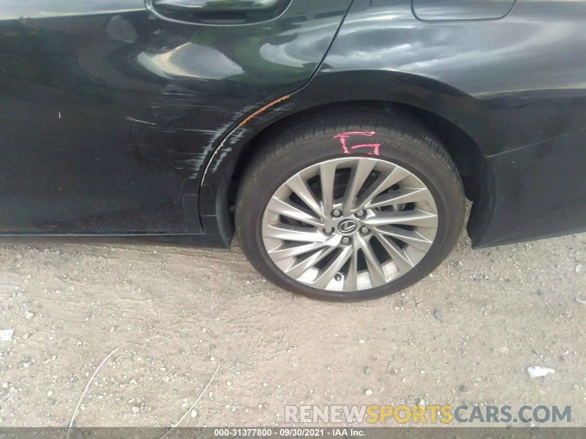 13 Photograph of a damaged car 58AEZ1B1XLU053135 LEXUS ES 2020