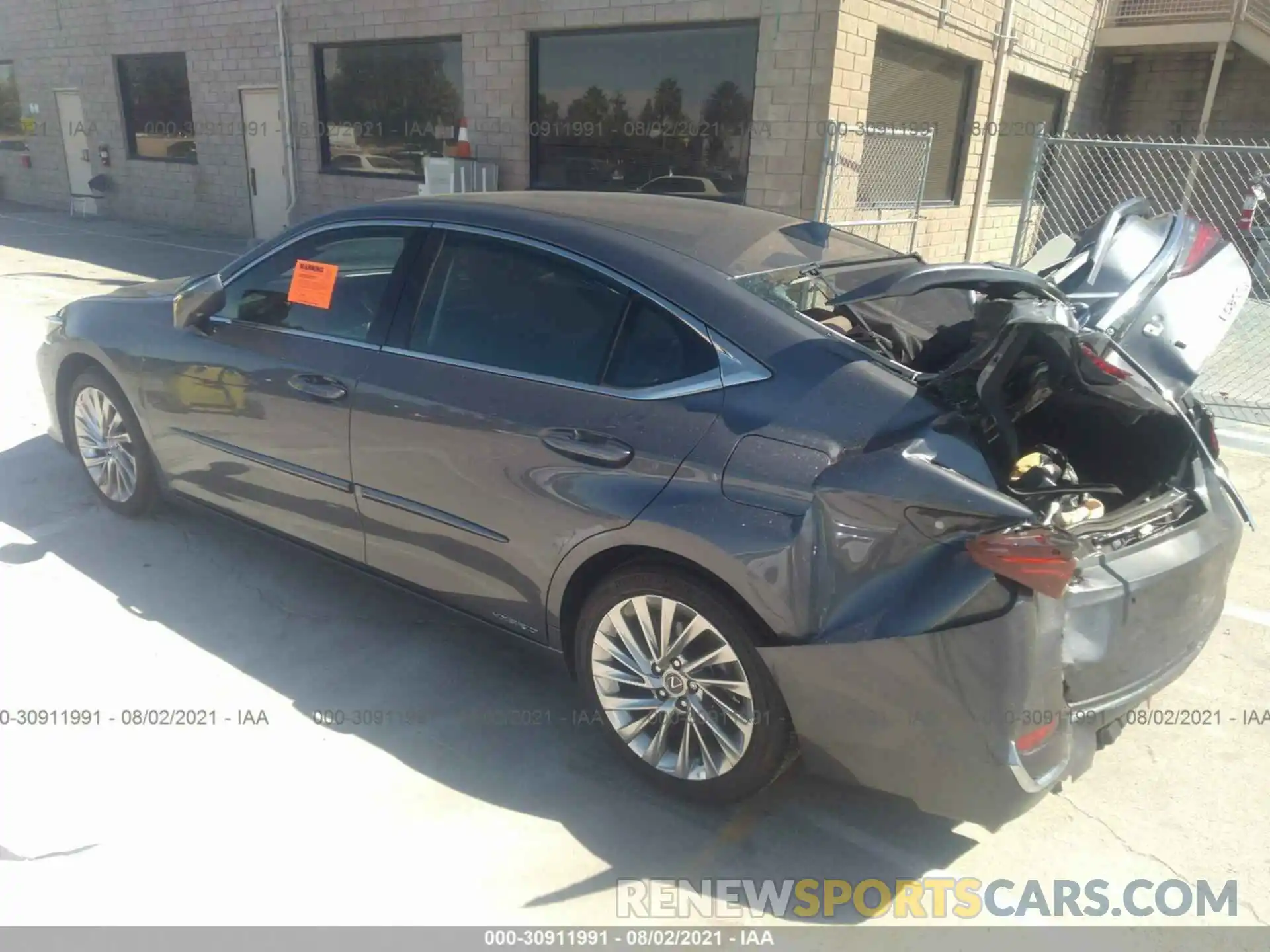 3 Photograph of a damaged car 58AF21B12LU011051 LEXUS ES 2020