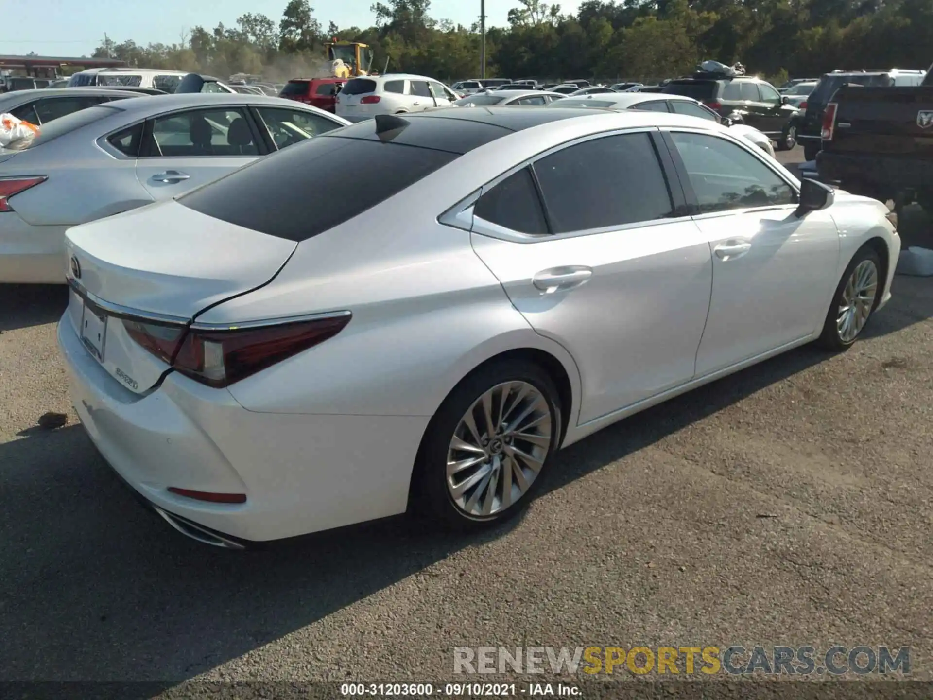 4 Photograph of a damaged car 58AFZ1B13LU070752 LEXUS ES 2020