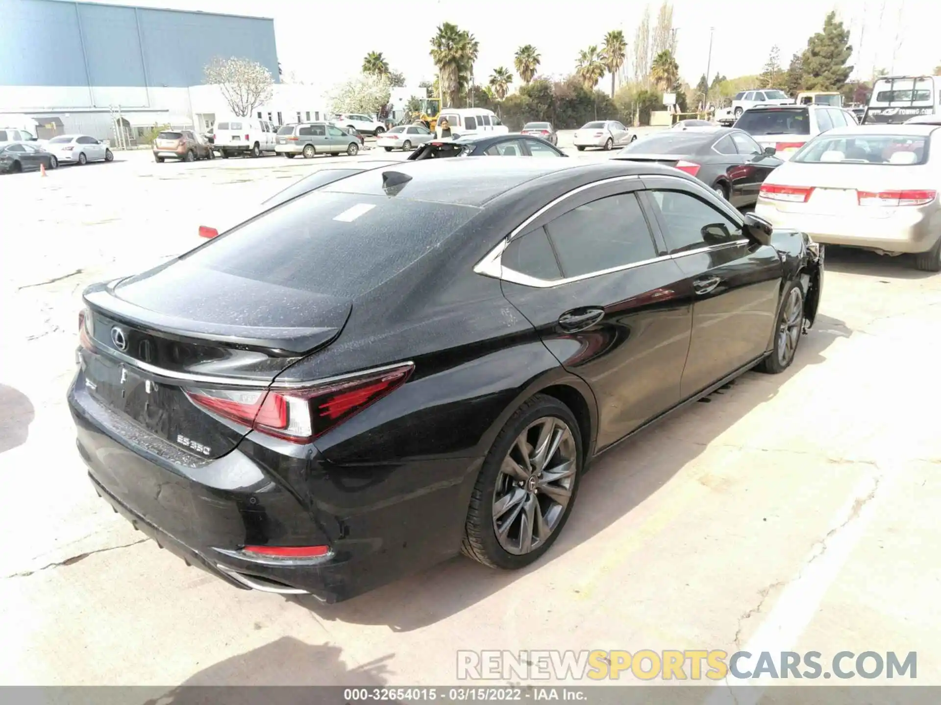 4 Photograph of a damaged car 58AGZ1B10LU057235 LEXUS ES 2020