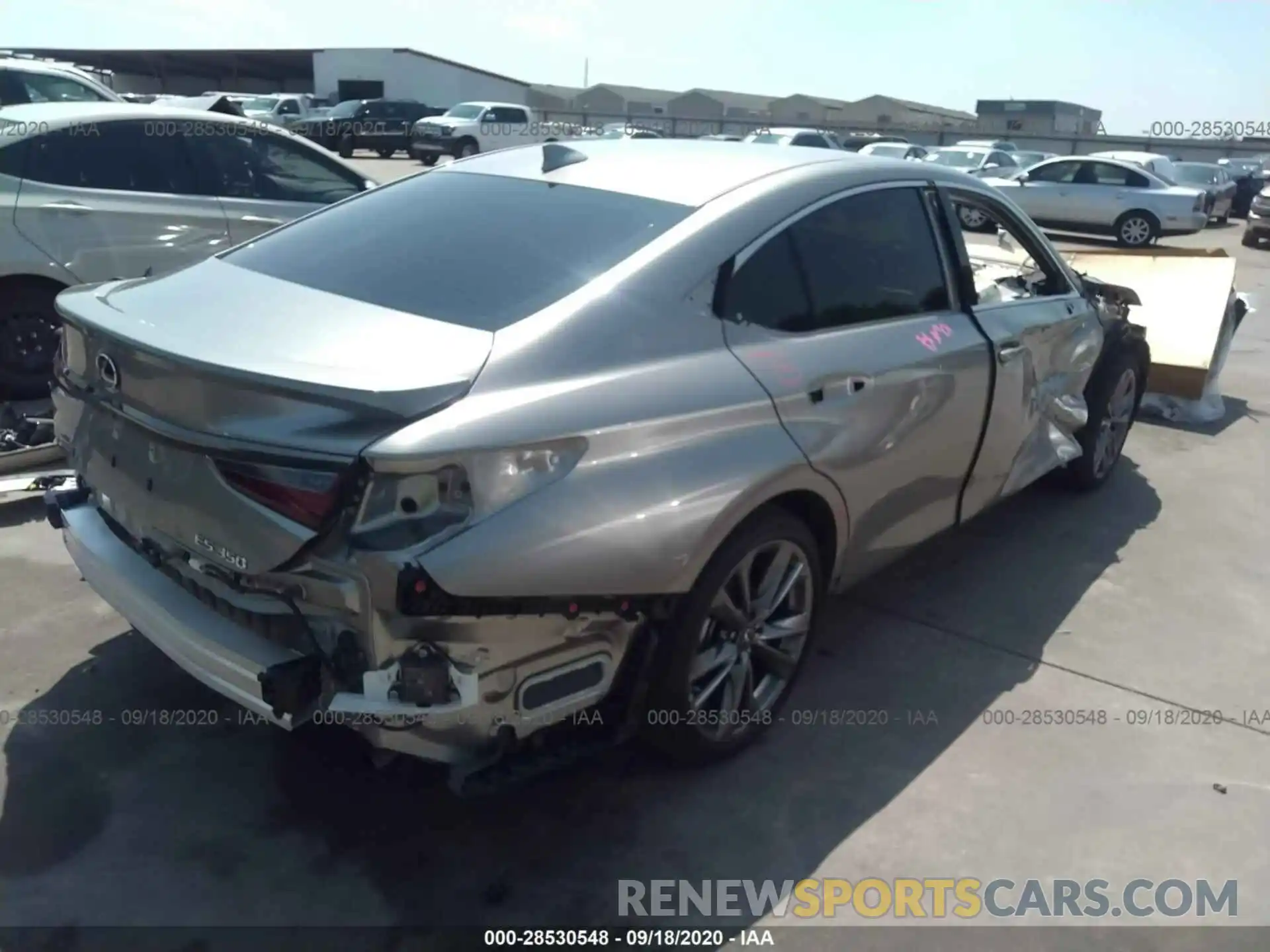 4 Photograph of a damaged car 58AGZ1B10LU059258 LEXUS ES 2020