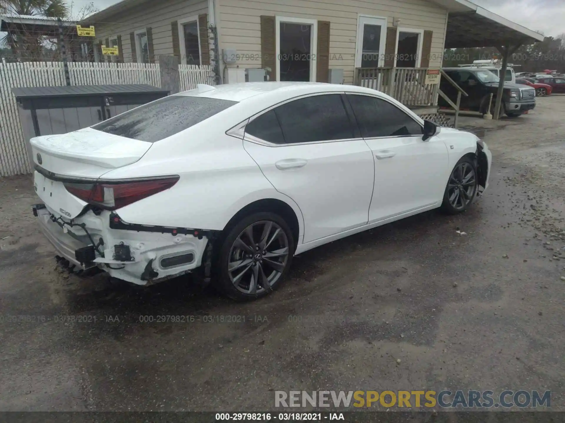 4 Photograph of a damaged car 58AGZ1B10LU064766 LEXUS ES 2020