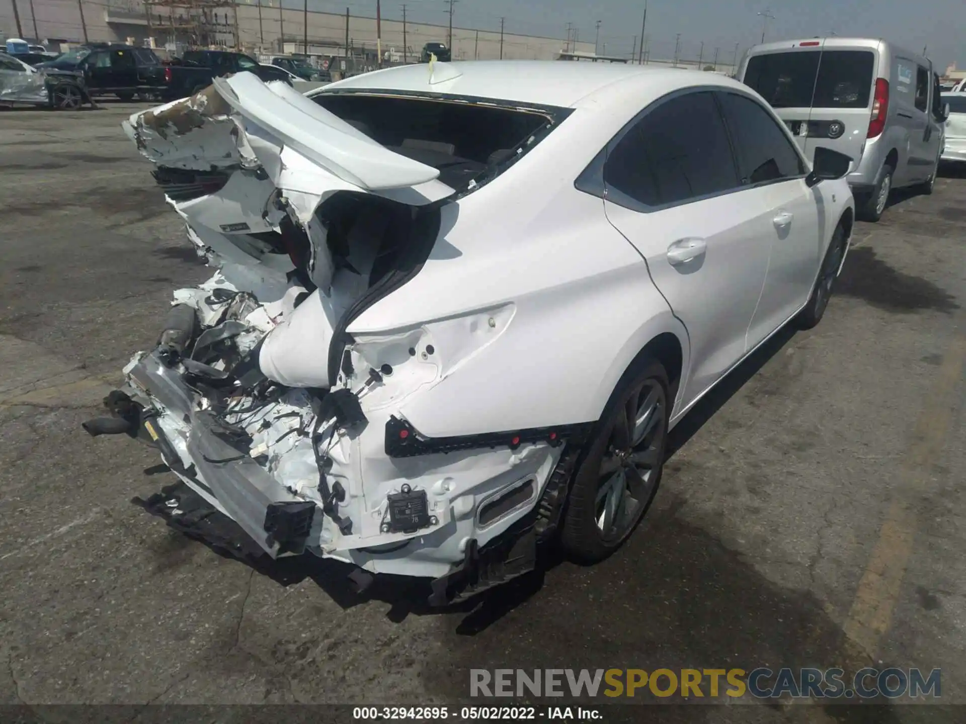 4 Photograph of a damaged car 58AGZ1B11LU071063 LEXUS ES 2020