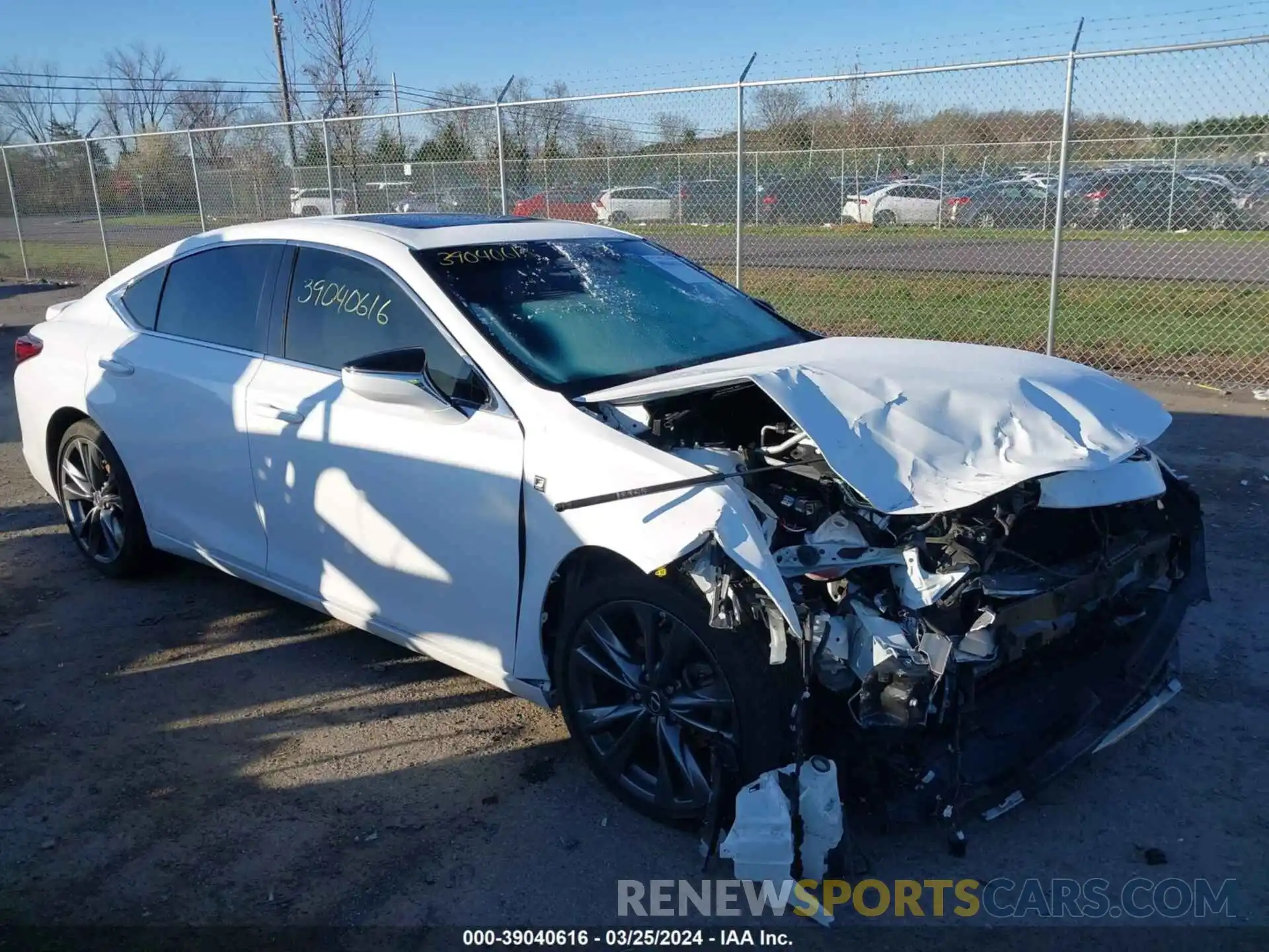 1 Photograph of a damaged car 58AGZ1B13LU055866 LEXUS ES 2020