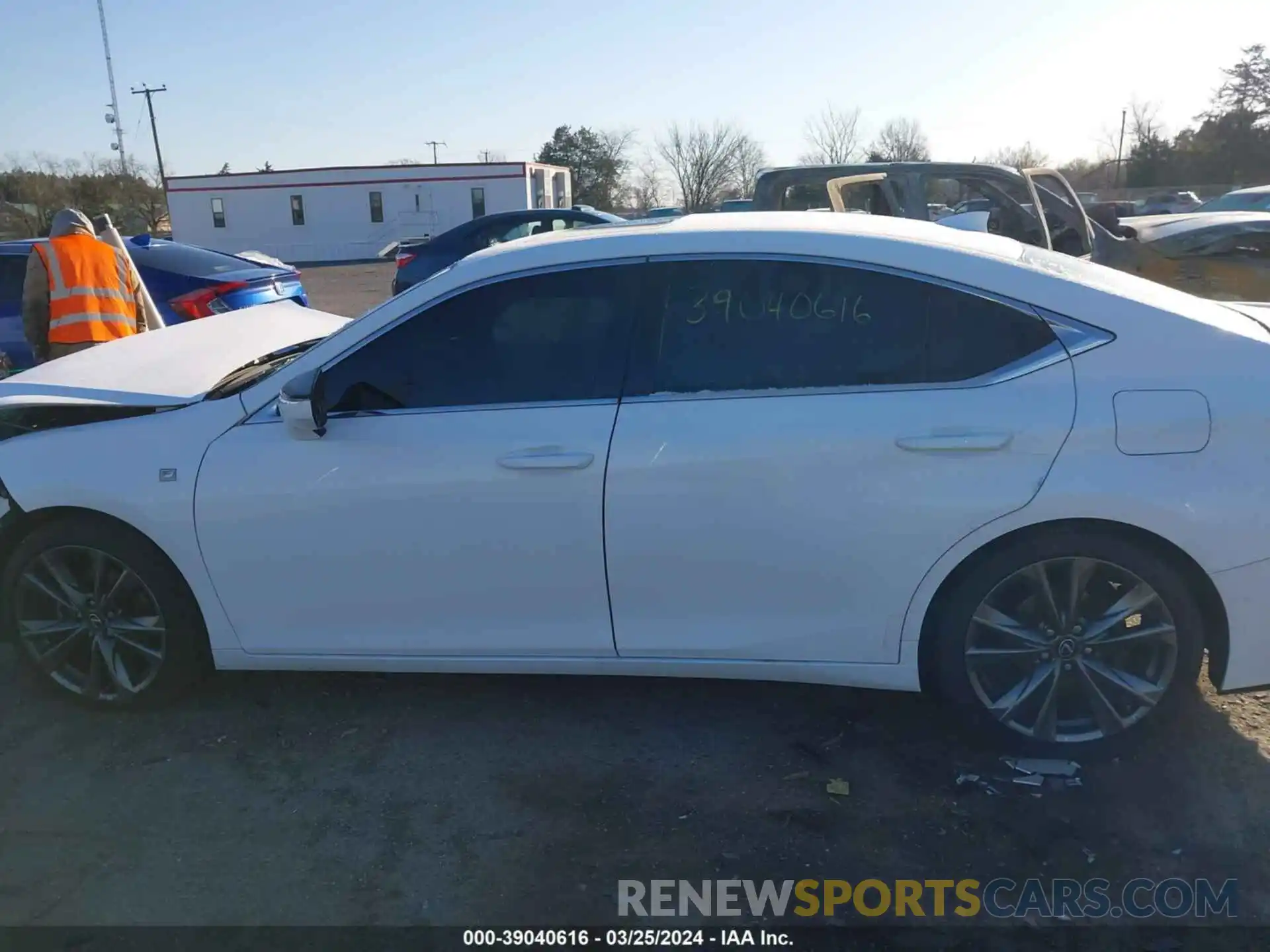 14 Photograph of a damaged car 58AGZ1B13LU055866 LEXUS ES 2020