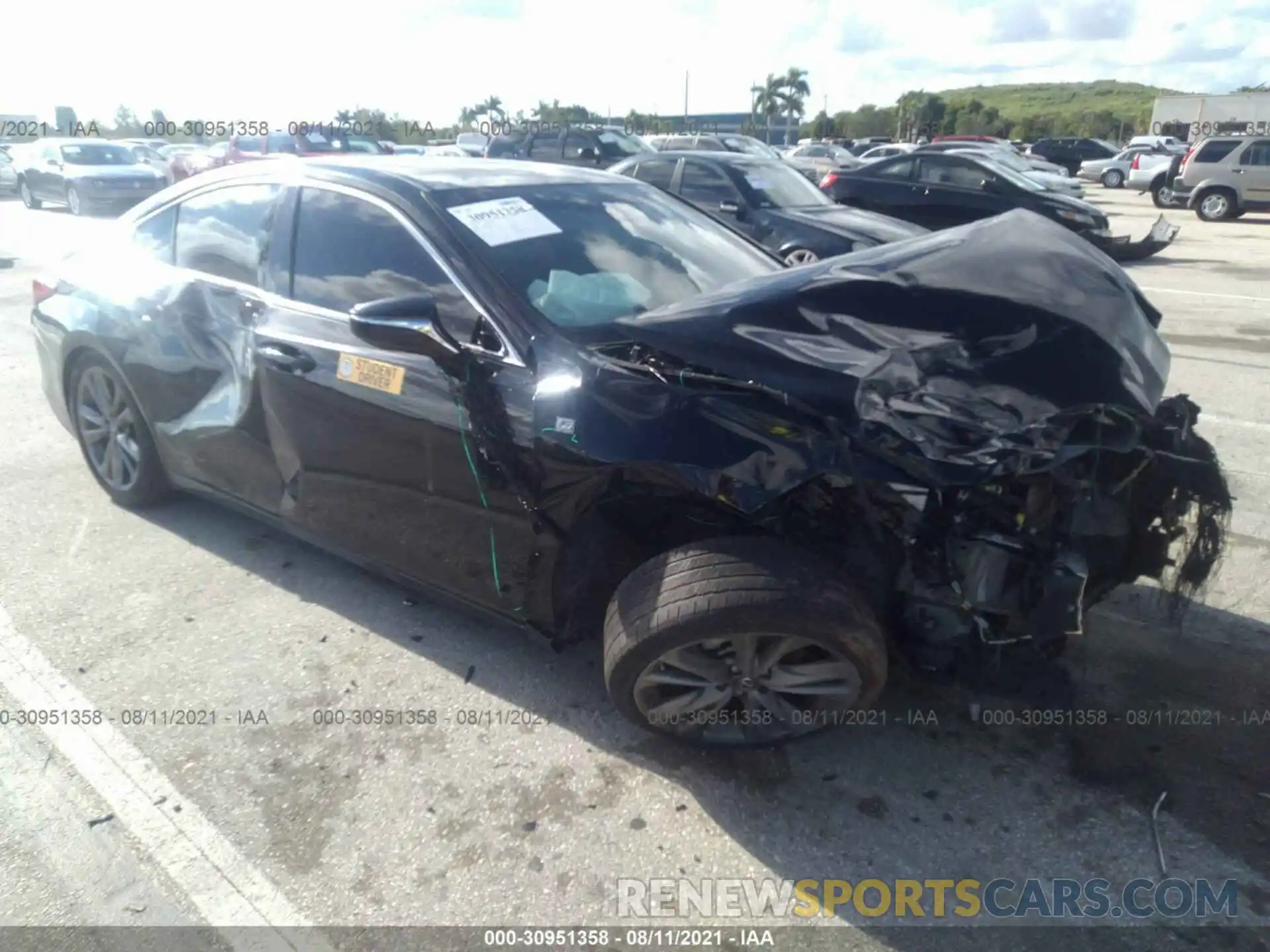 1 Photograph of a damaged car 58AGZ1B13LU068200 LEXUS ES 2020