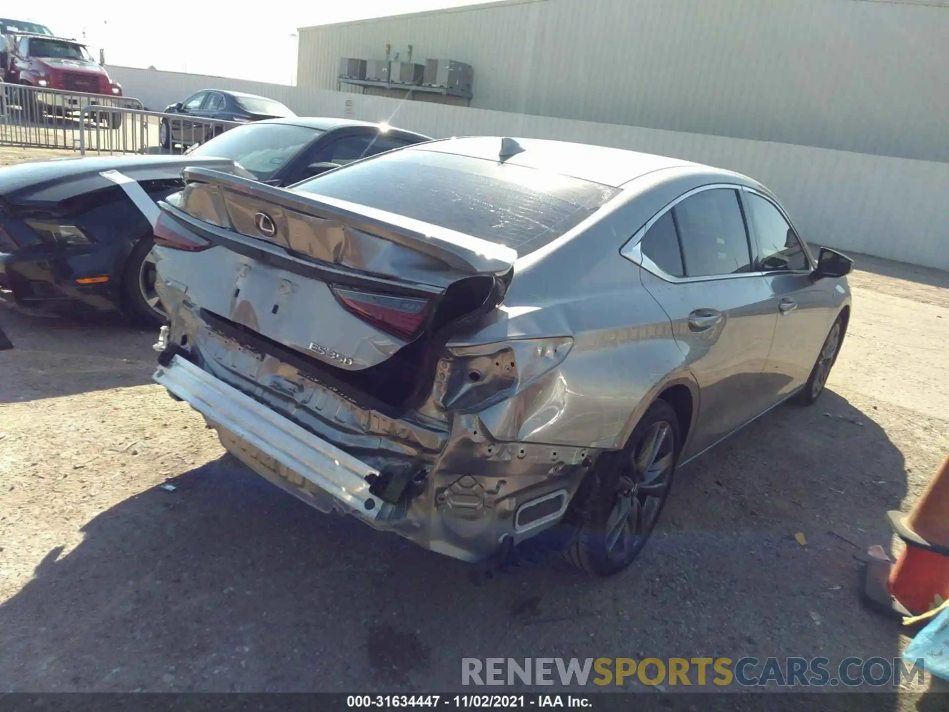 4 Photograph of a damaged car 58AGZ1B14LU054466 LEXUS ES 2020