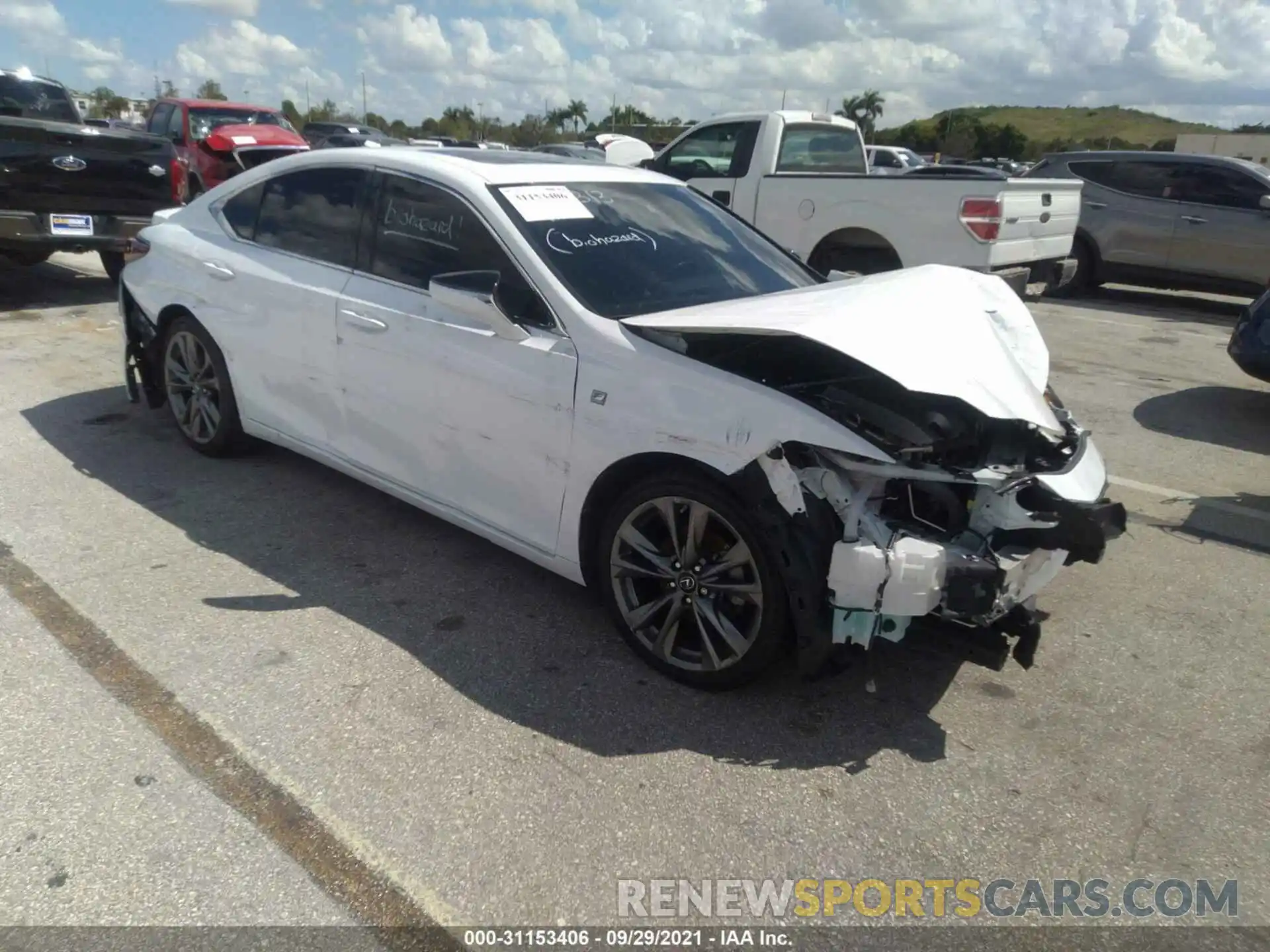 1 Photograph of a damaged car 58AGZ1B14LU081313 LEXUS ES 2020