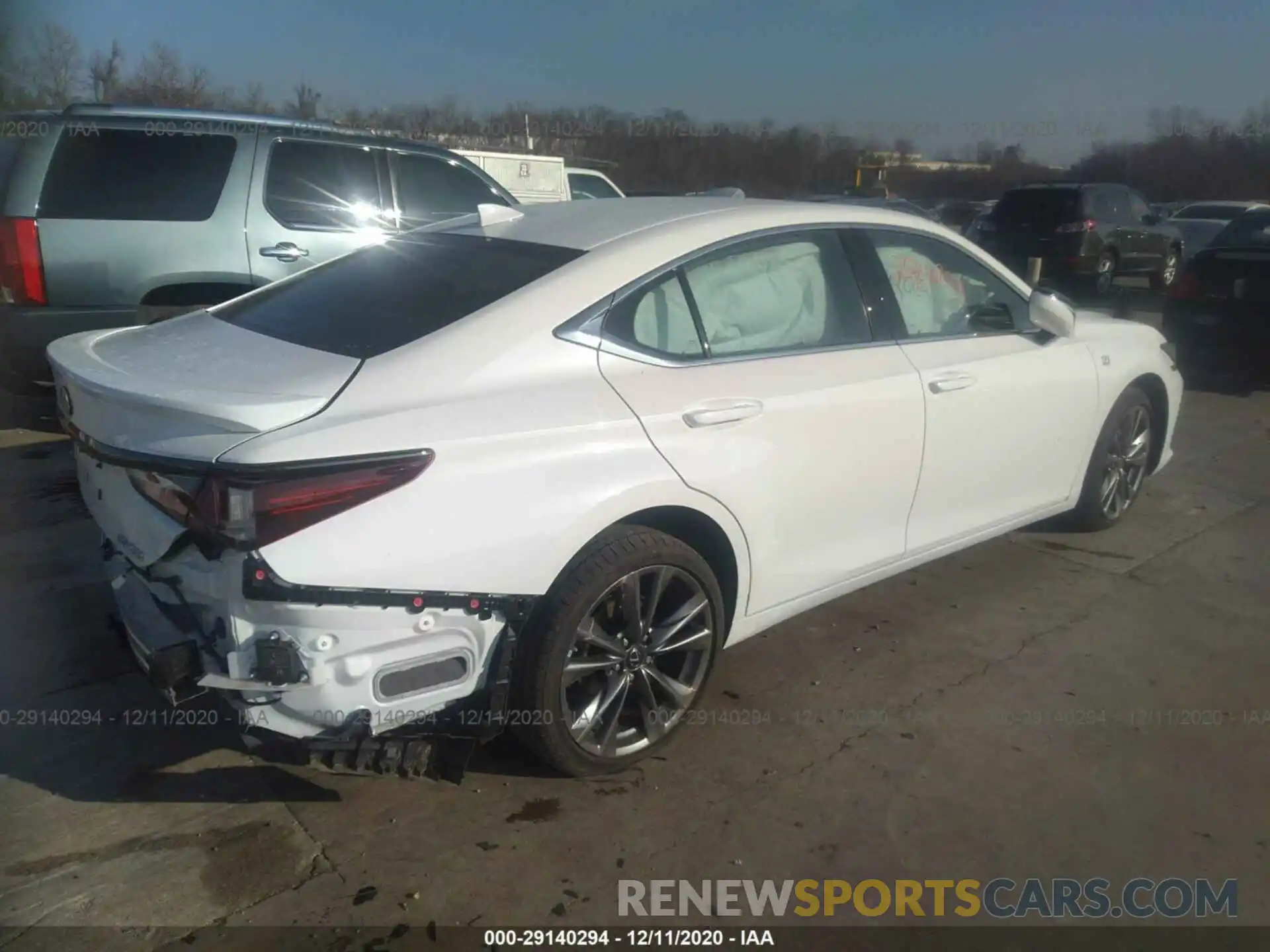 4 Photograph of a damaged car 58AGZ1B16LU070765 LEXUS ES 2020