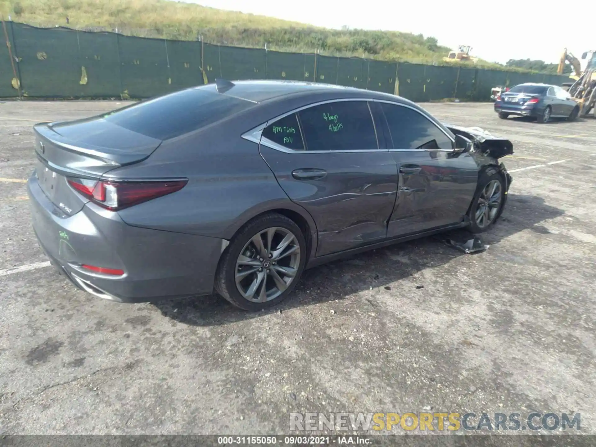 4 Photograph of a damaged car 58AGZ1B17LU082116 LEXUS ES 2020