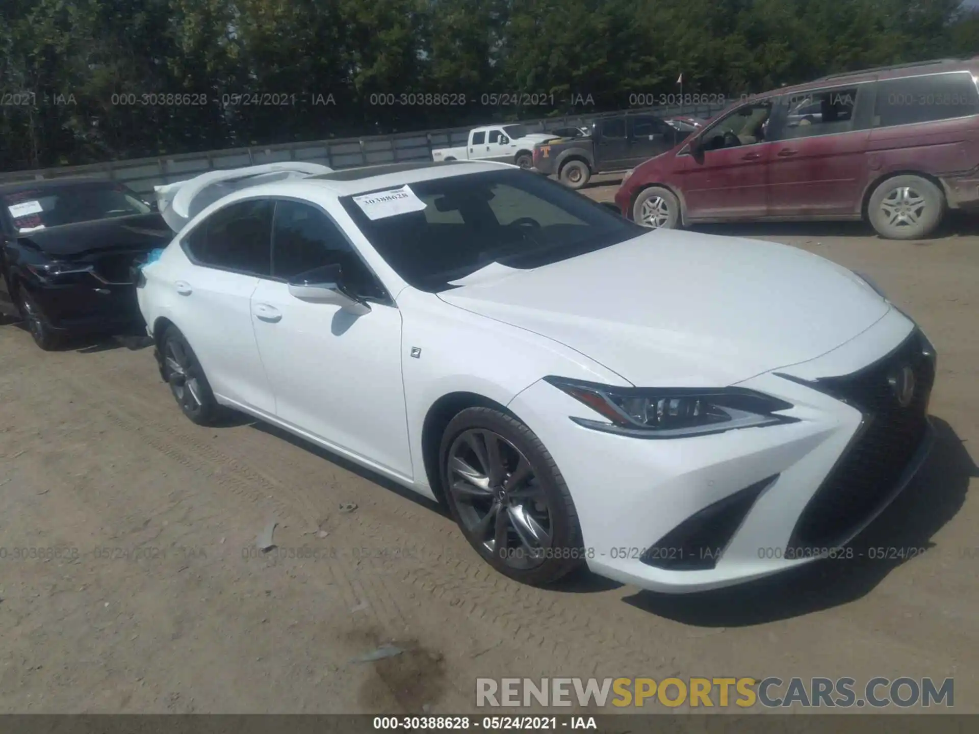 1 Photograph of a damaged car 58AGZ1B18LU061436 LEXUS ES 2020