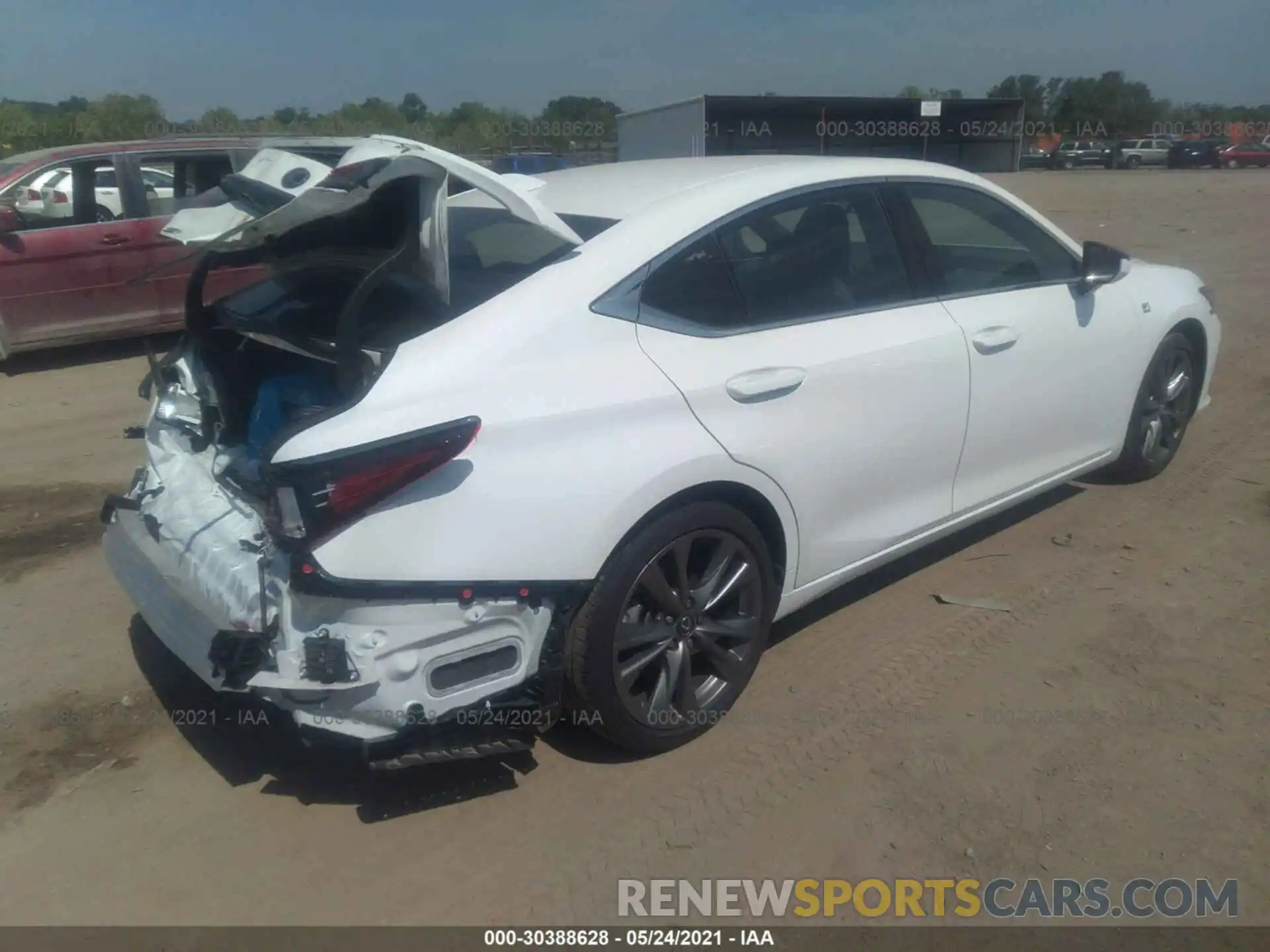 4 Photograph of a damaged car 58AGZ1B18LU061436 LEXUS ES 2020