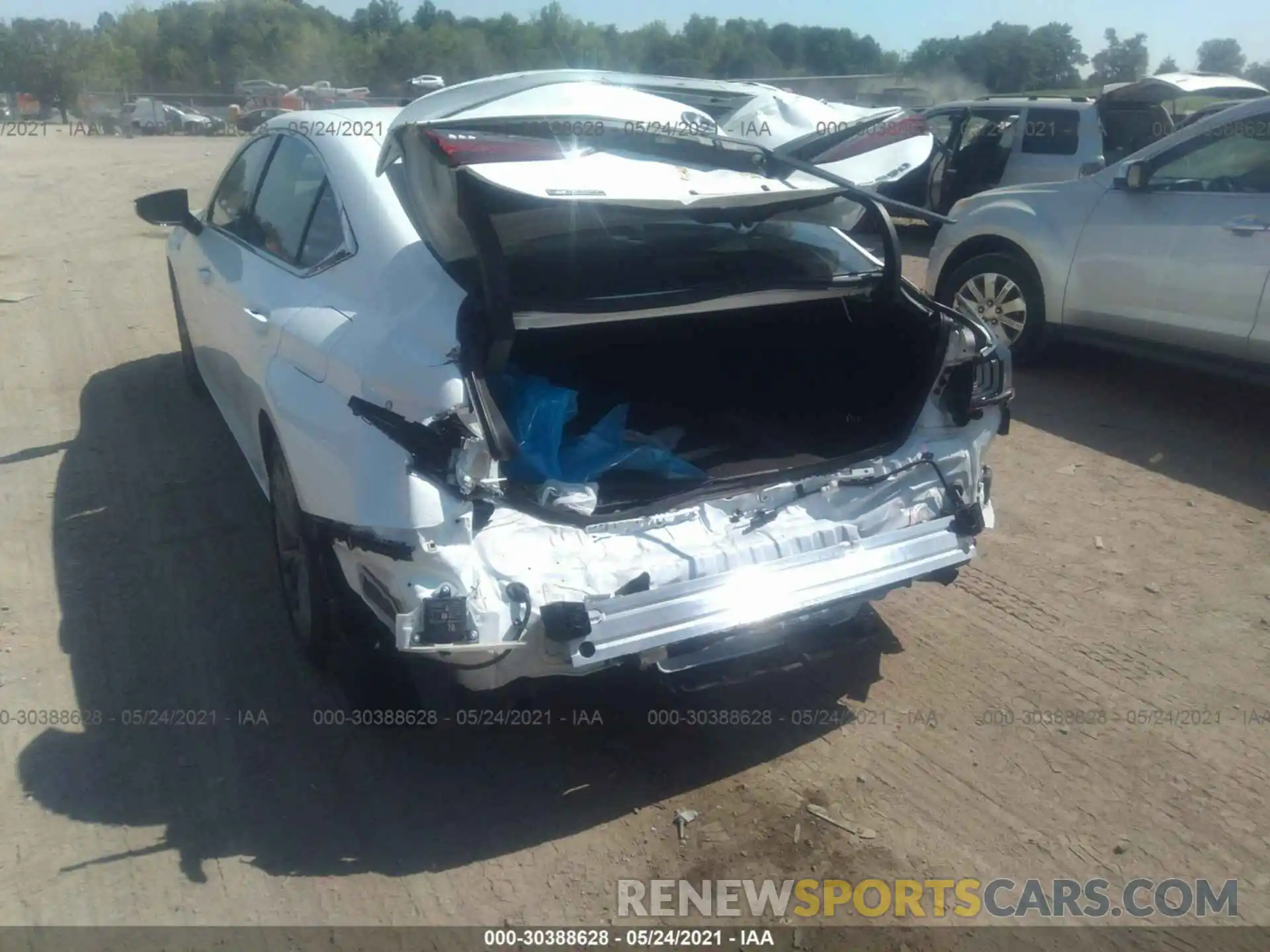 6 Photograph of a damaged car 58AGZ1B18LU061436 LEXUS ES 2020