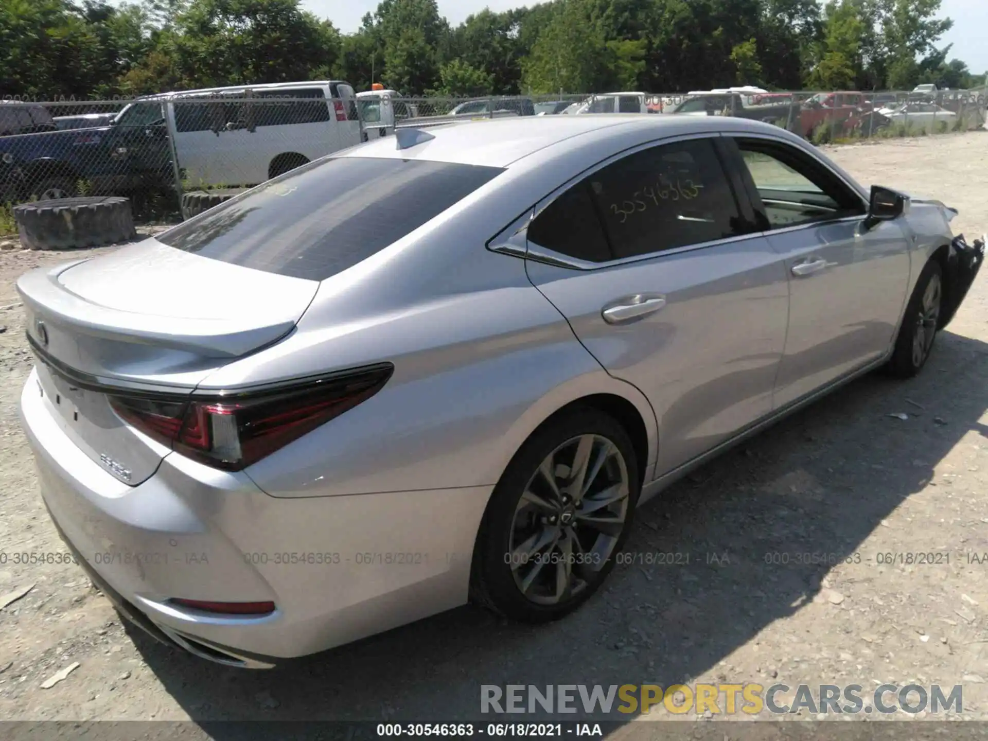 4 Photograph of a damaged car 58AGZ1B1XLU067576 LEXUS ES 2020