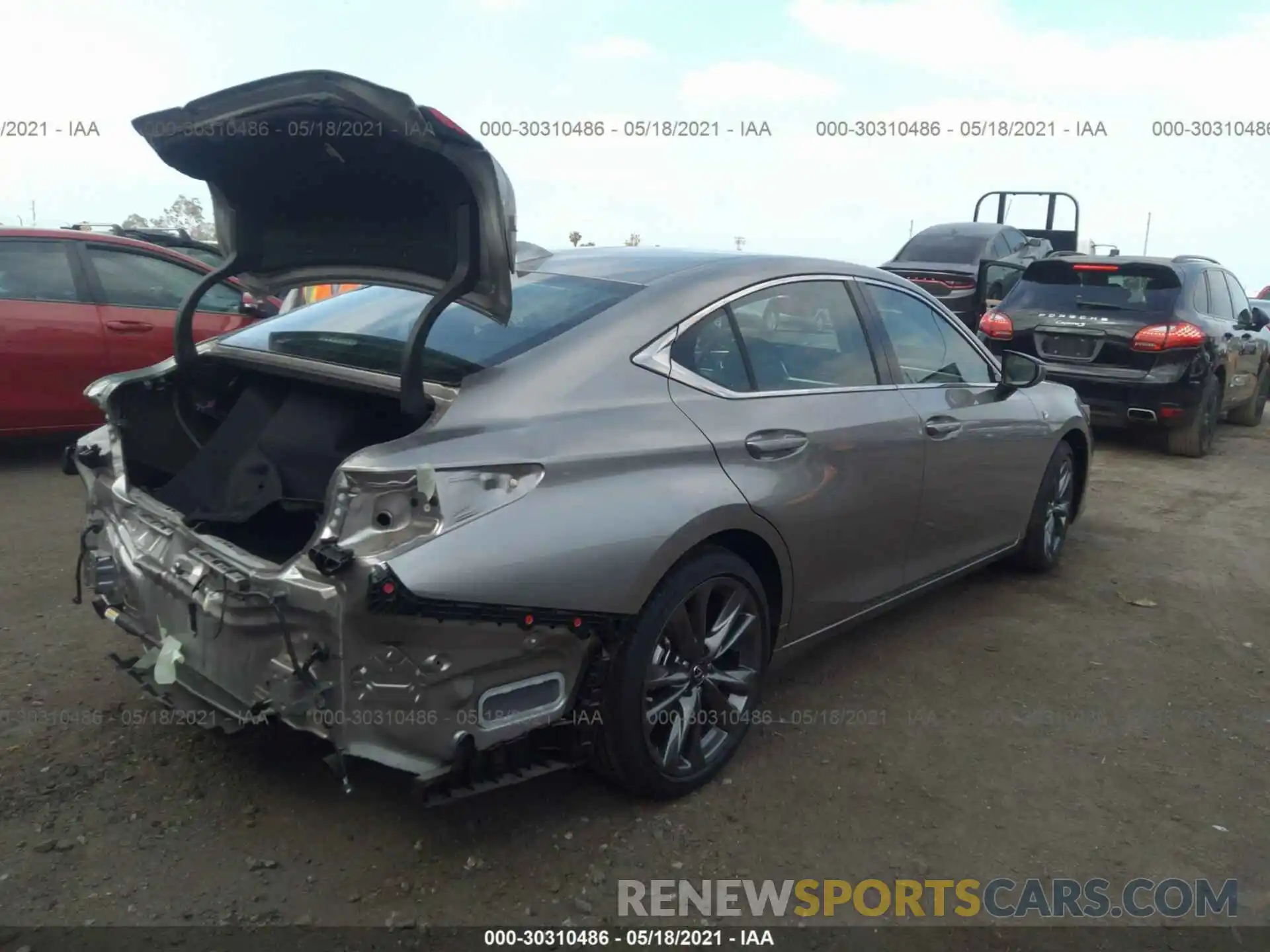 4 Photograph of a damaged car 58AGZ1B1XLU081137 LEXUS ES 2020