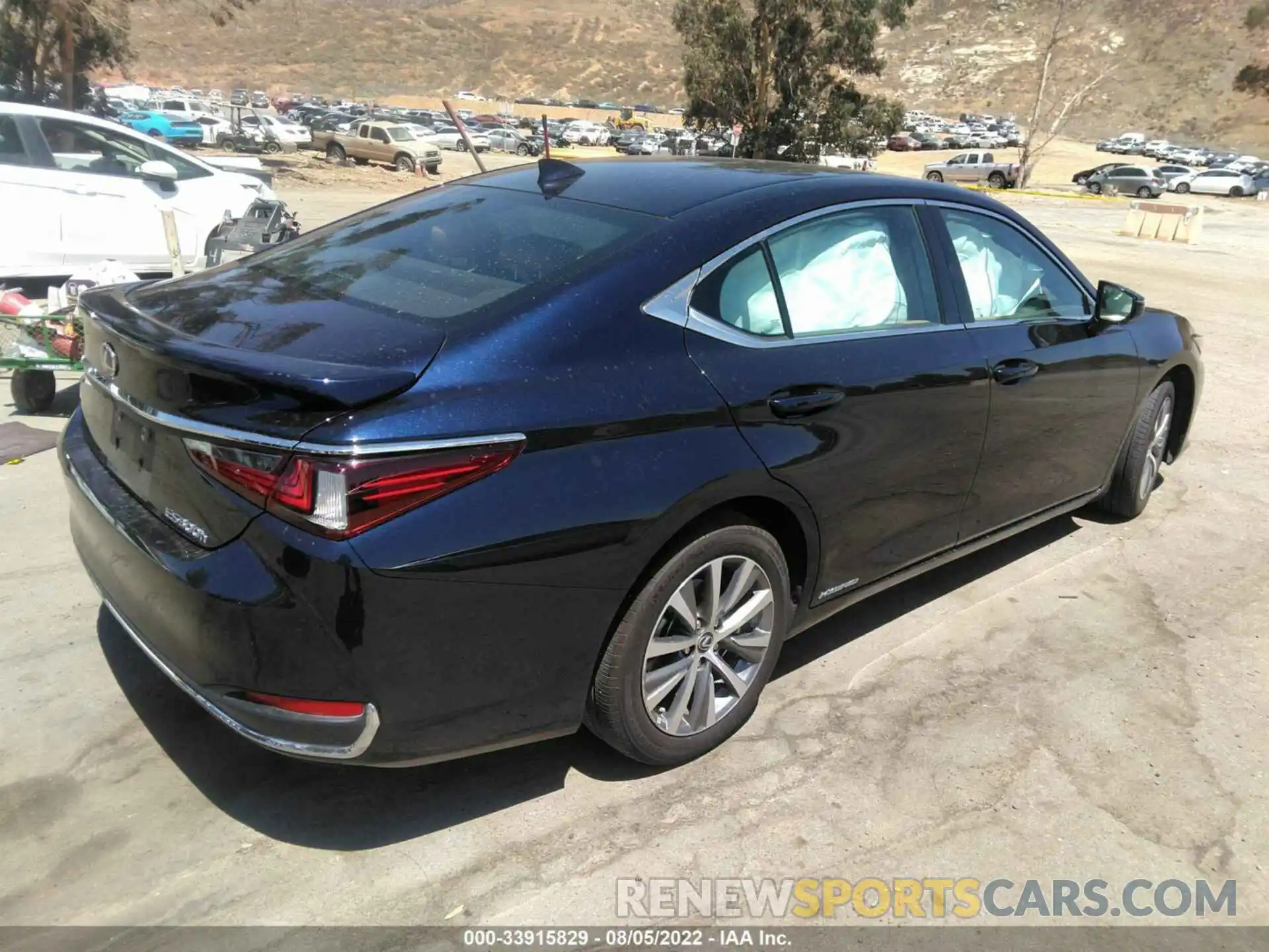 4 Photograph of a damaged car 58ACA1C10MU007280 LEXUS ES 2021